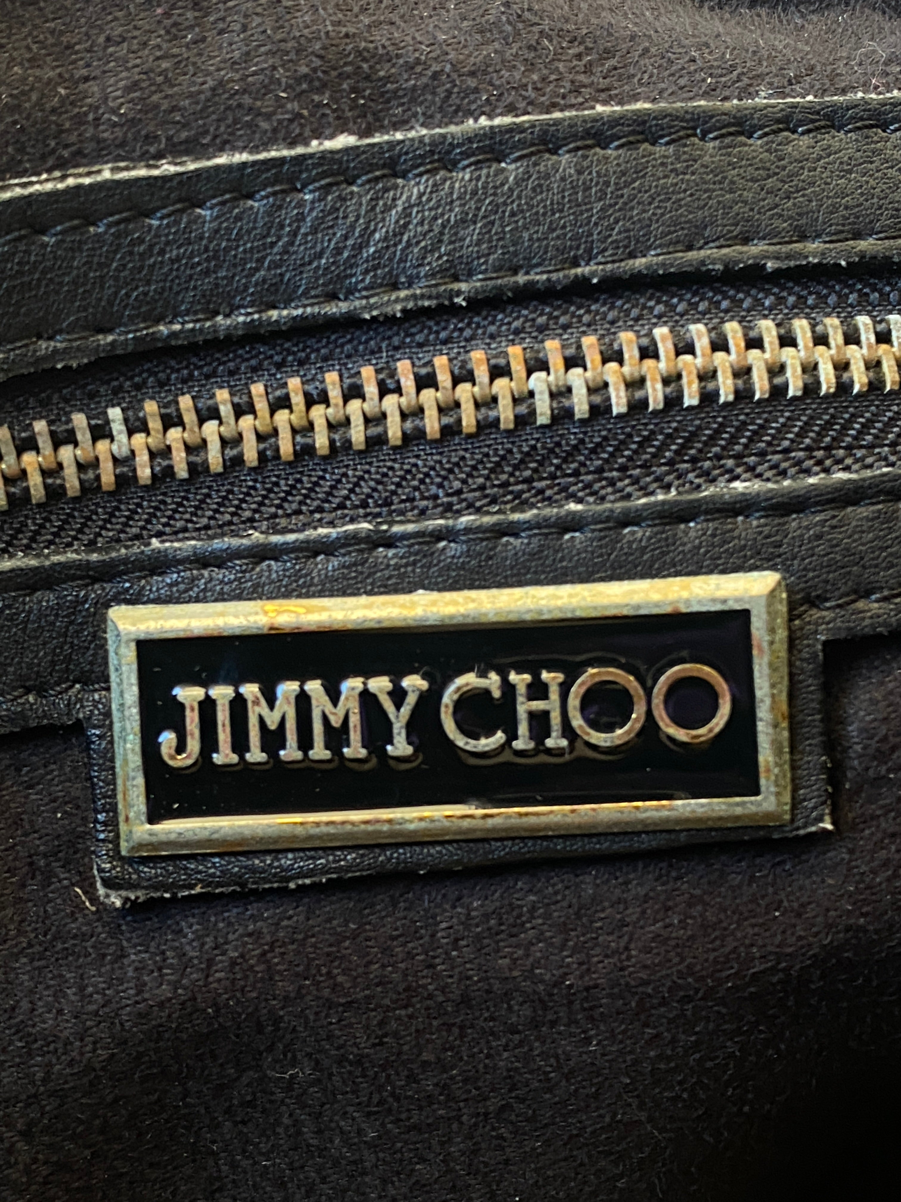 حقيبة كتف جيمي تشو هوبو كبيرة من الجلد المزخرف باللون الأسود