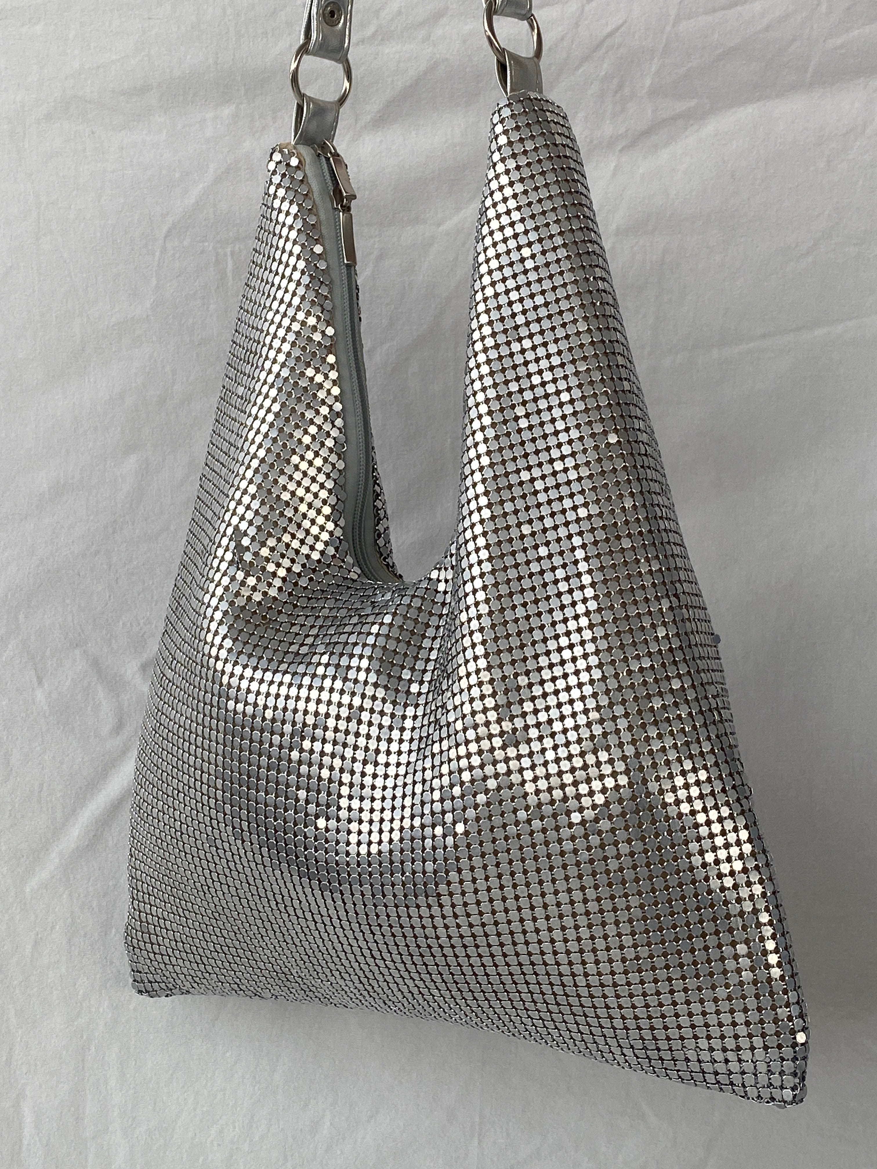 حقيبة كتف سهرة فضية معدنية جميلة وفضية