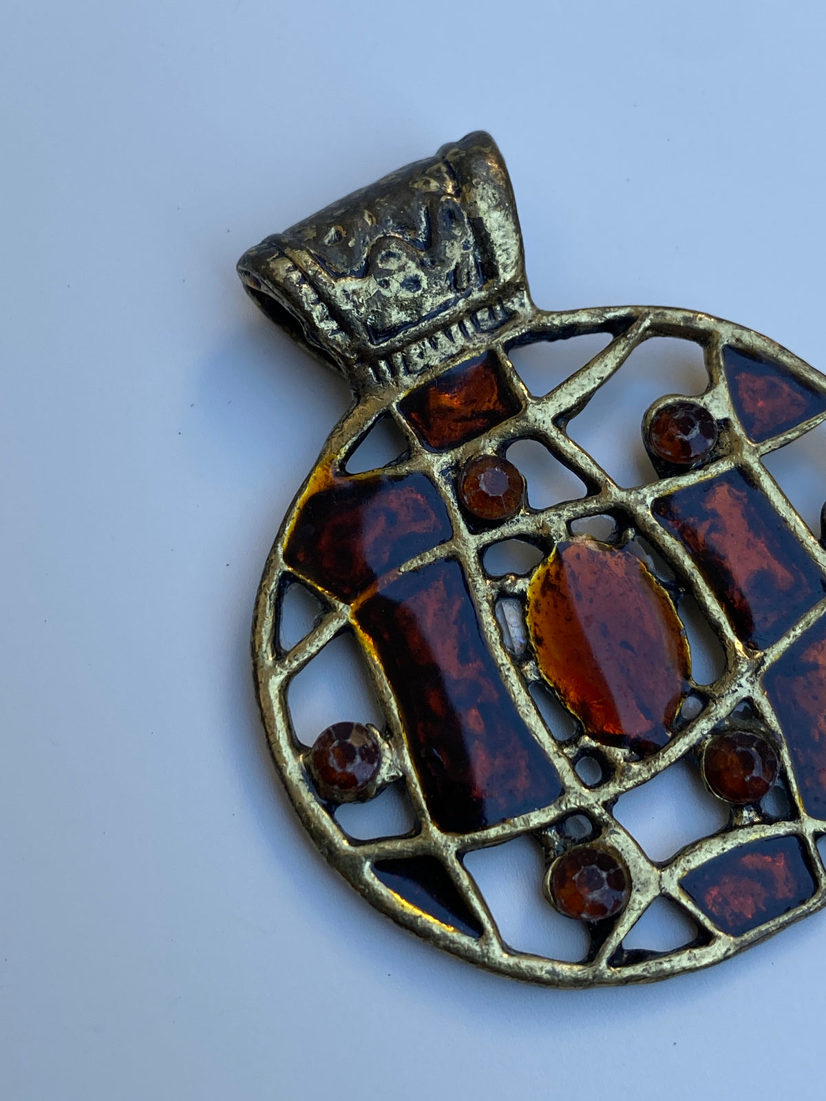Vintage Brutalist Amber Glass Mosaic Artisan Round Pendant Vintage Brutalist Amber Glass Mosaic Artisan Round Pendant
