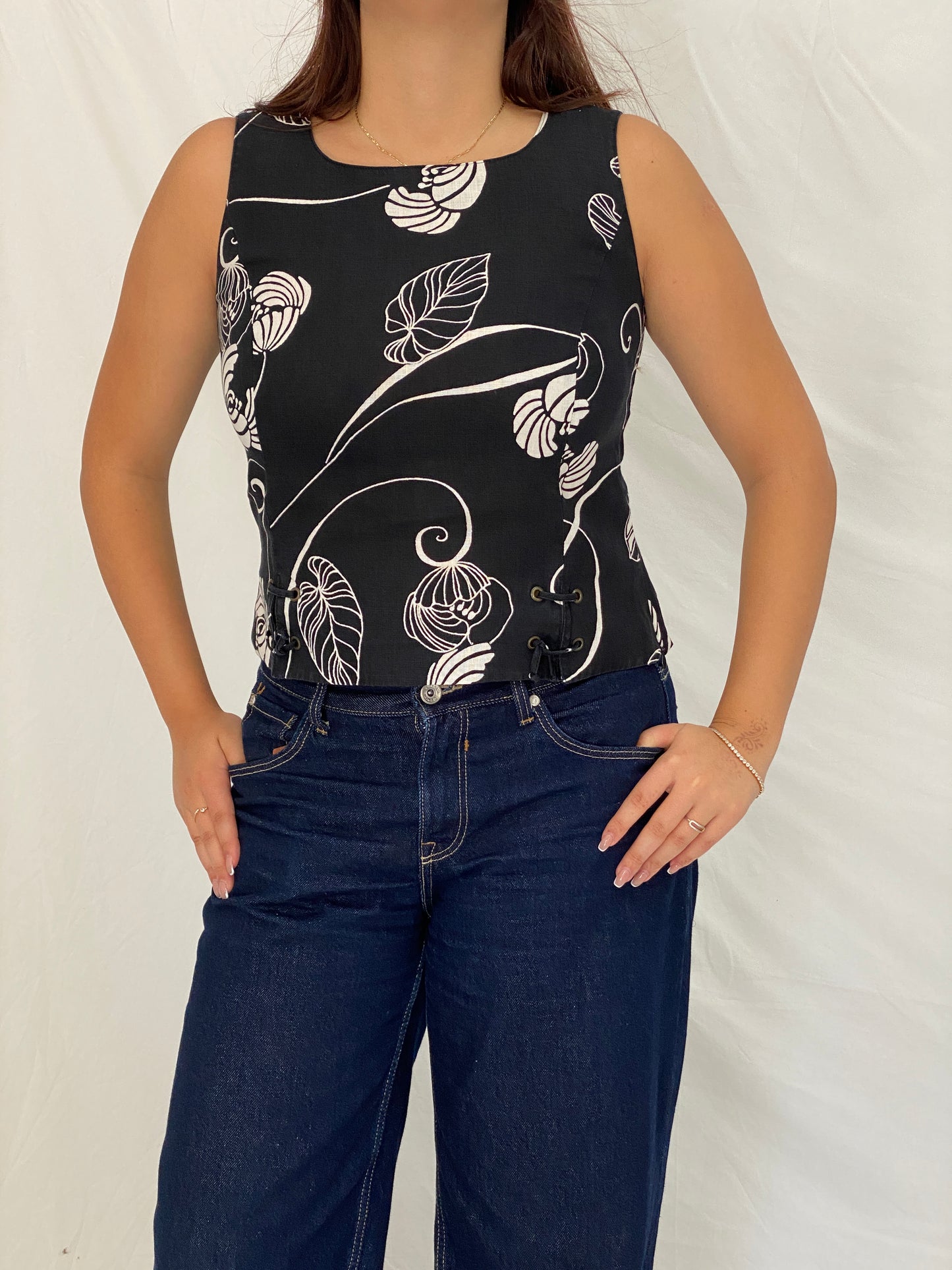 Vintage CASSANI Black Linen Floral Sleeveless Top – M