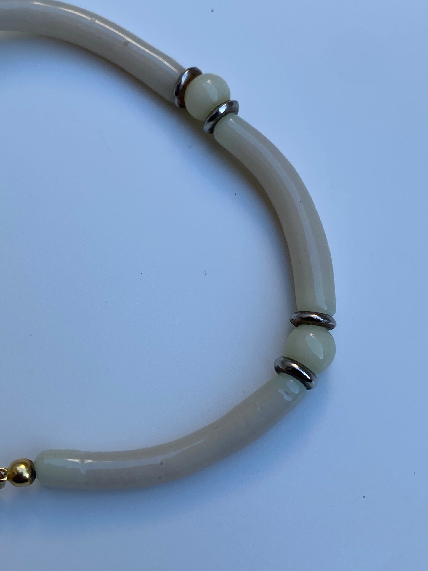Vintage Ivory Lucite Tube Bead Bracelet with Gold-Tone Clasp Minimalist Retro Bracelet