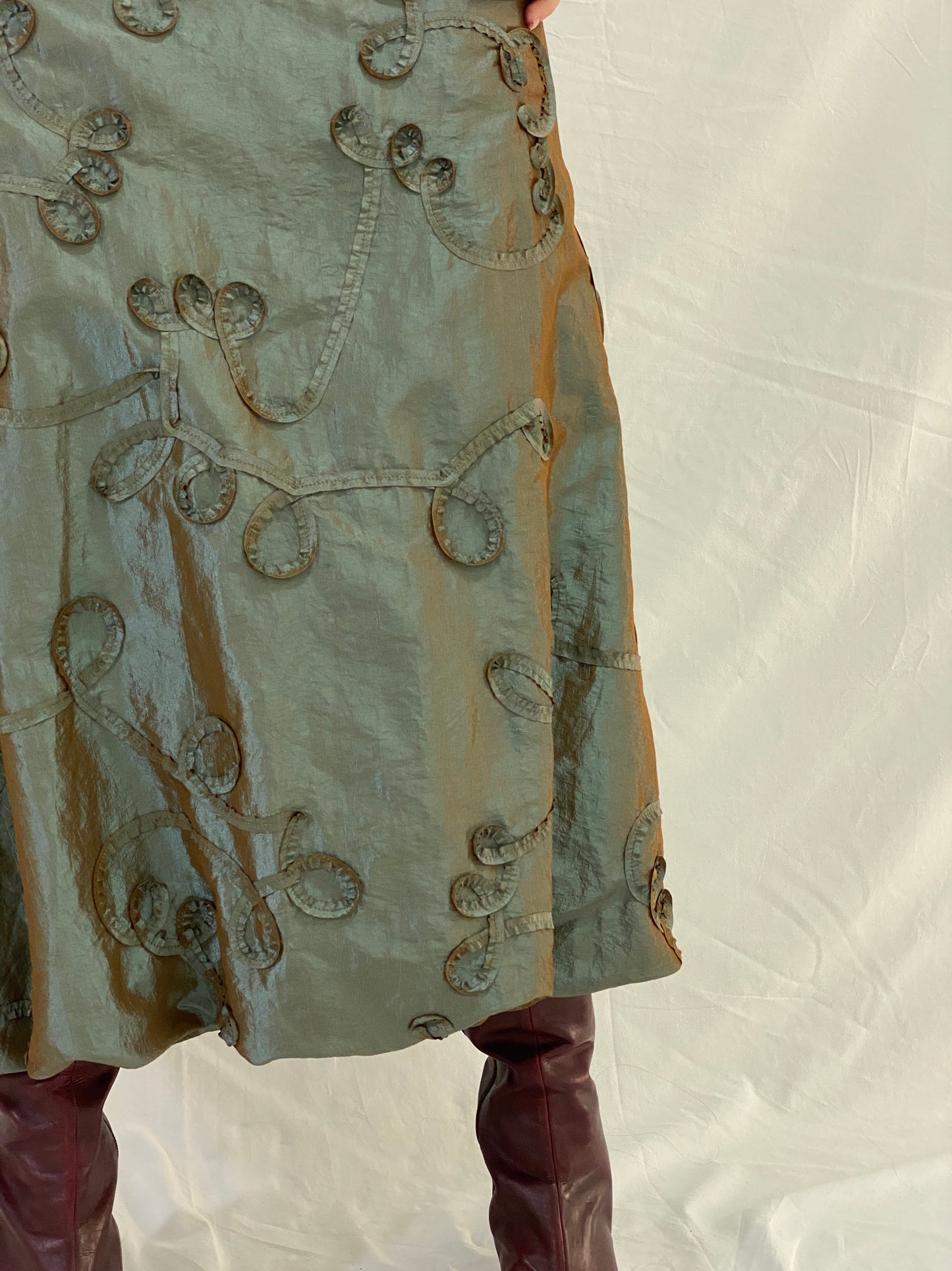 Y2K Kiabi Metallic Olive Midi Skirt with Textured Appliqué Detail - L