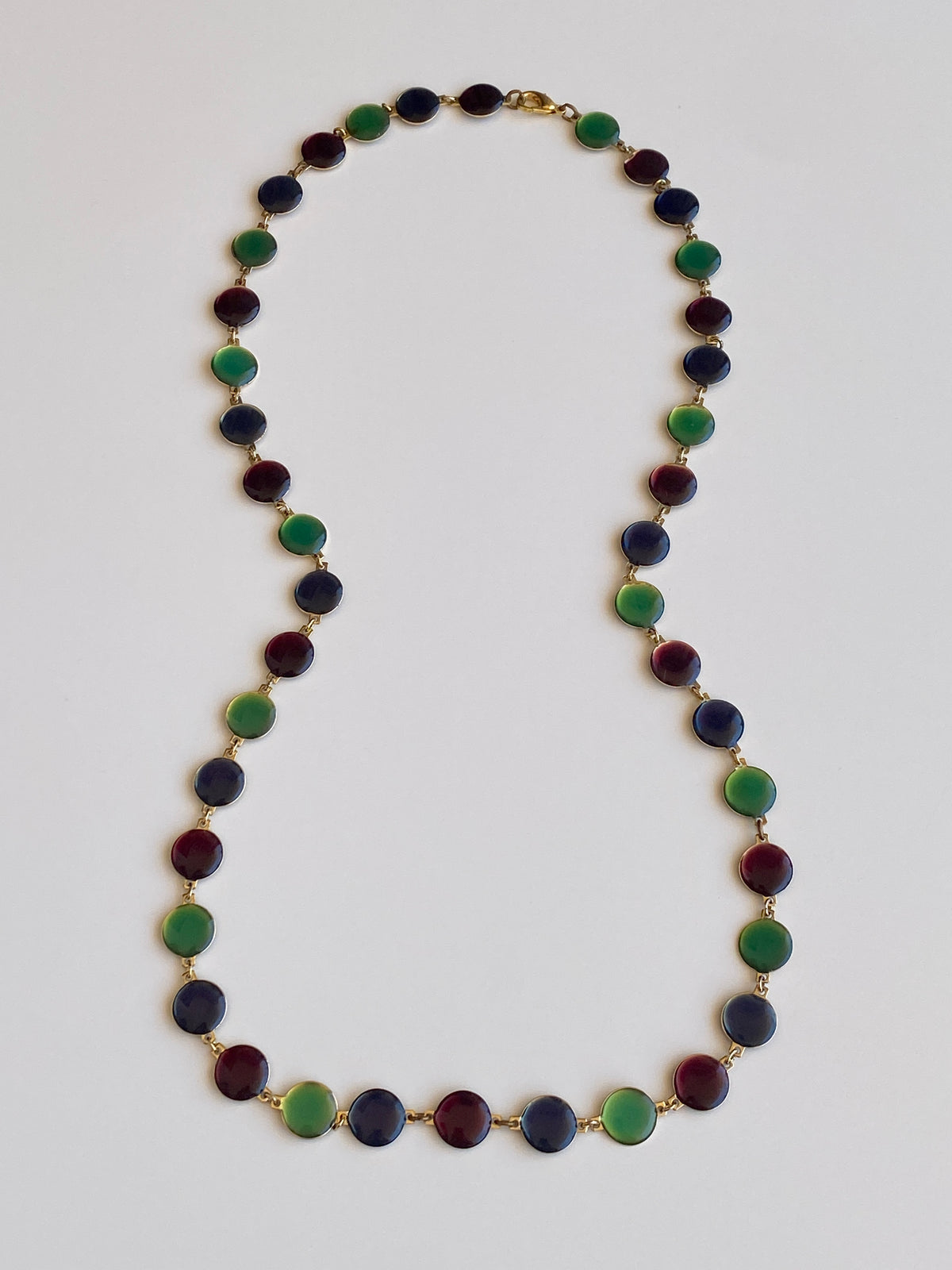 Vintage Double-Sided Green & Burgundy Lucite Disc Long Necklace Vintage Double-Sided Green & Burgundy Lucite Disc Long Necklace