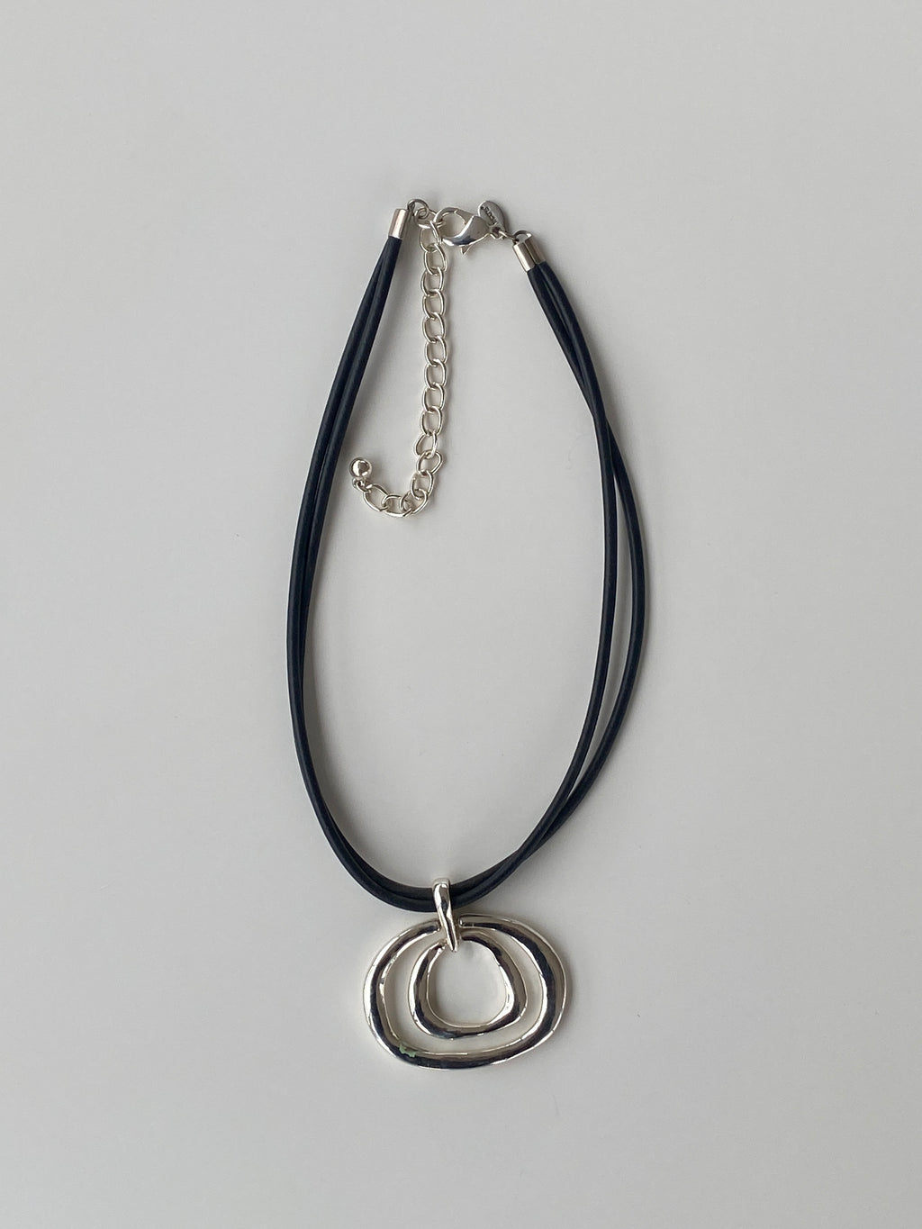 Chico’s Silver Toned Rings Pendant Leather Chocker Necklace