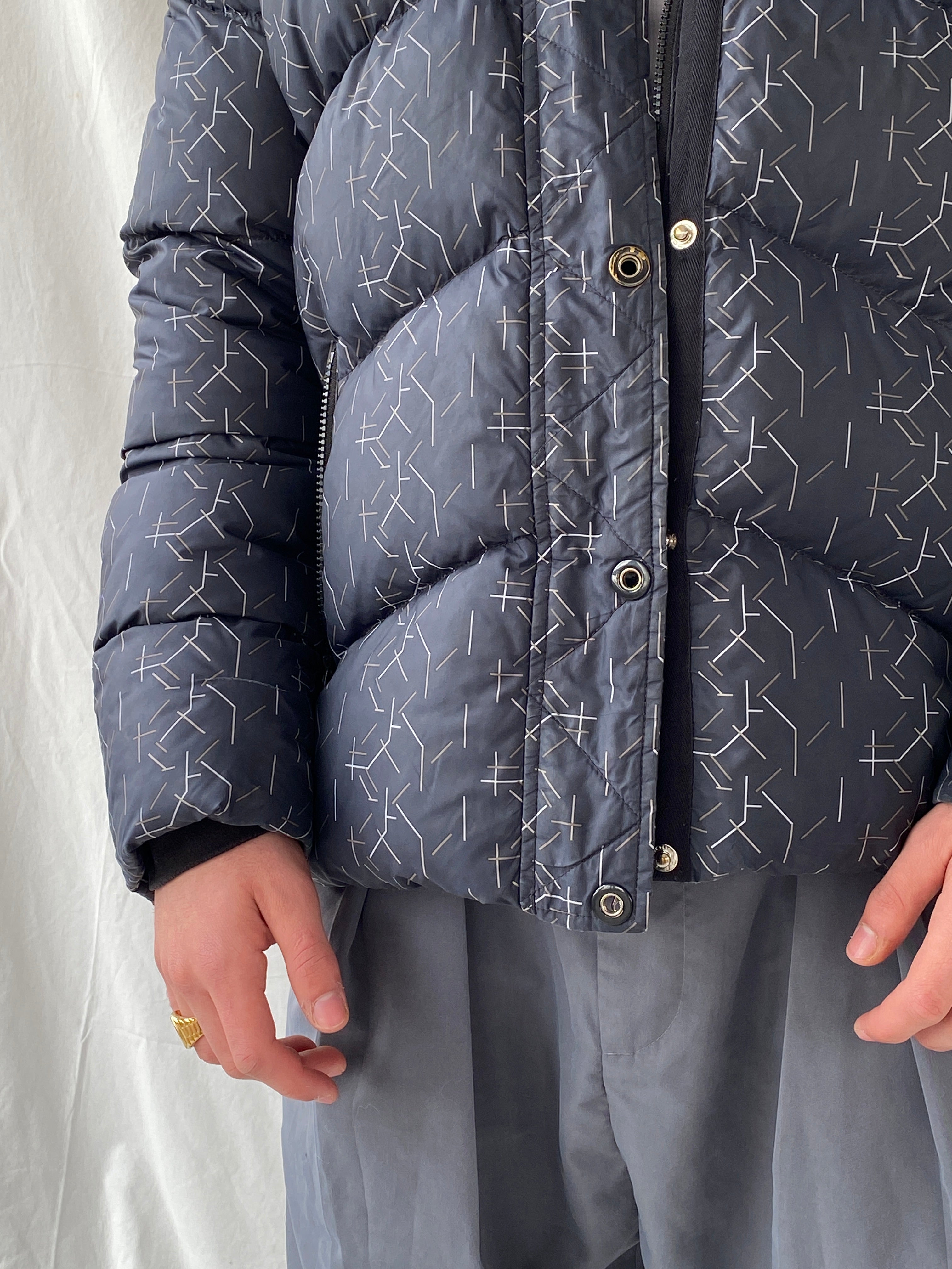 جاكيت نايكي رجالي بغطاء رأس وخطوط فضية داكنة - مقاس كبير