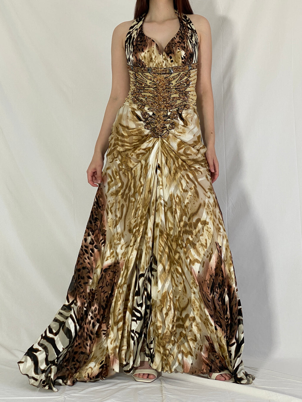 فستان سهرة هالتر مطبوع عليه حيوانات من مجموعة الرجاء كوتور Y2K، مزين بالخرز، على طراز روبرتو كافالي - مقاس صغير