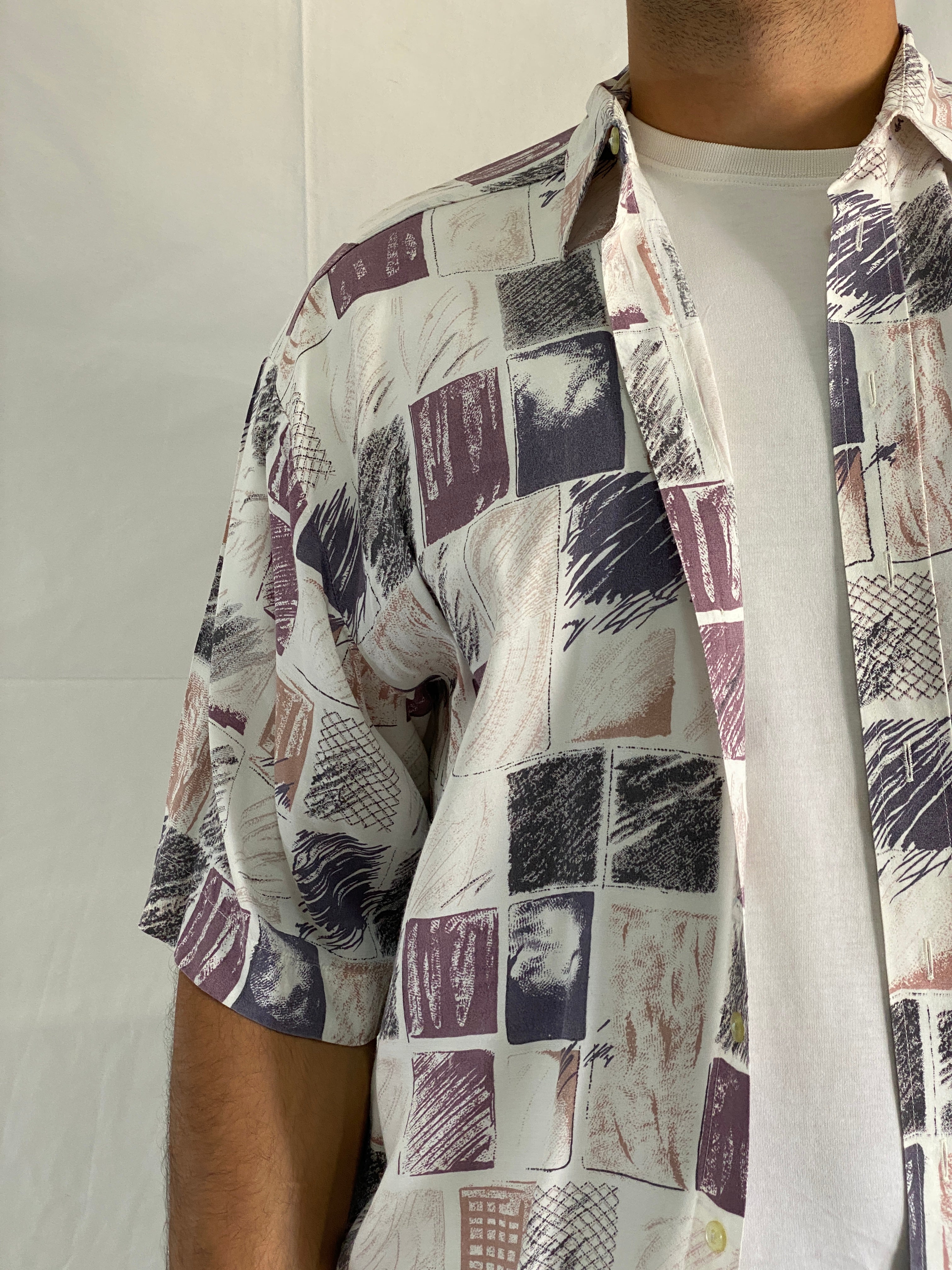 Vintage 90s New Fast Abstract Sketch Men’s Short Sleeve Shirt – M