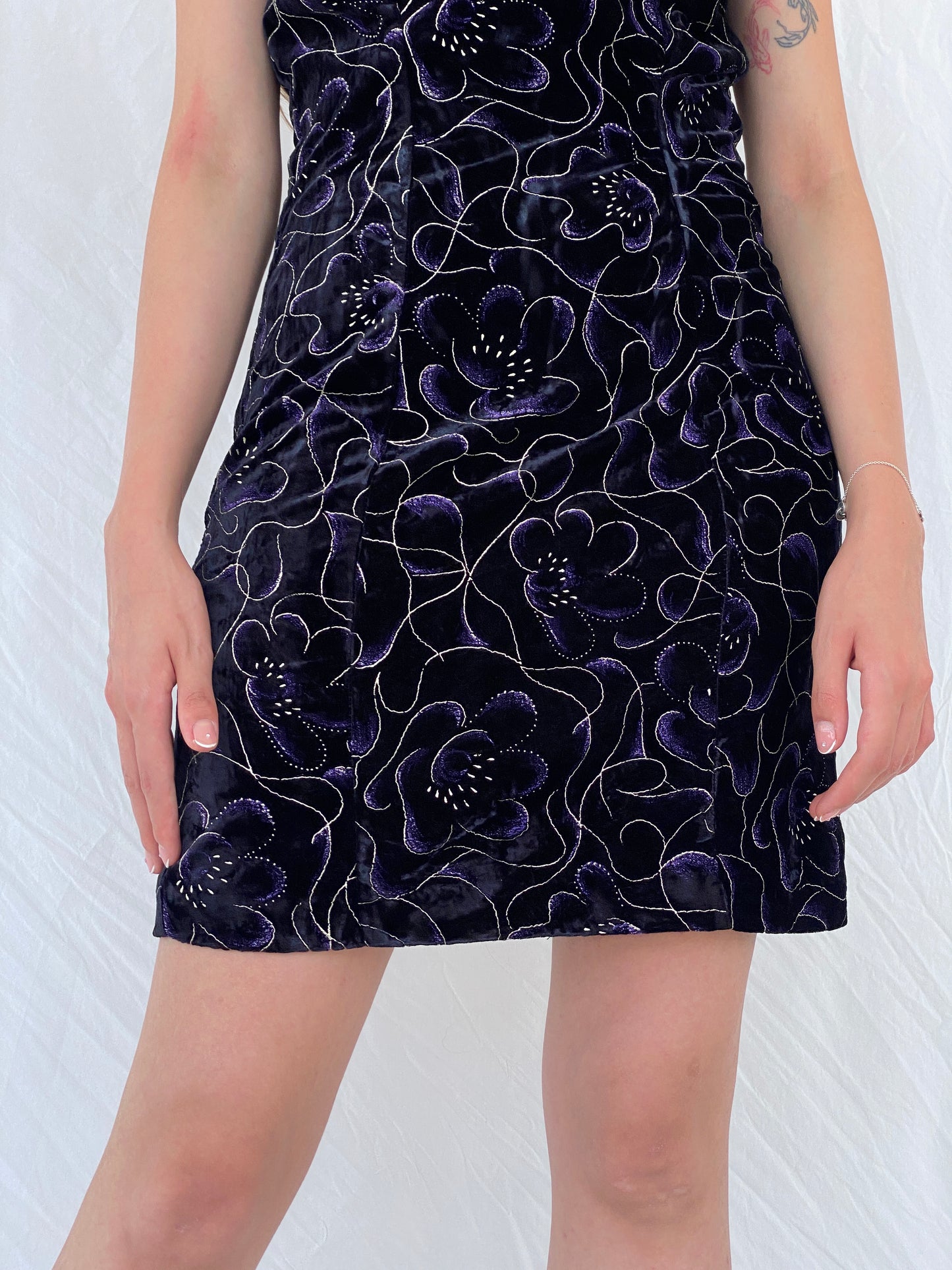 90s Be Smart Black and Purple Floral Velvet Strappy Dress - M