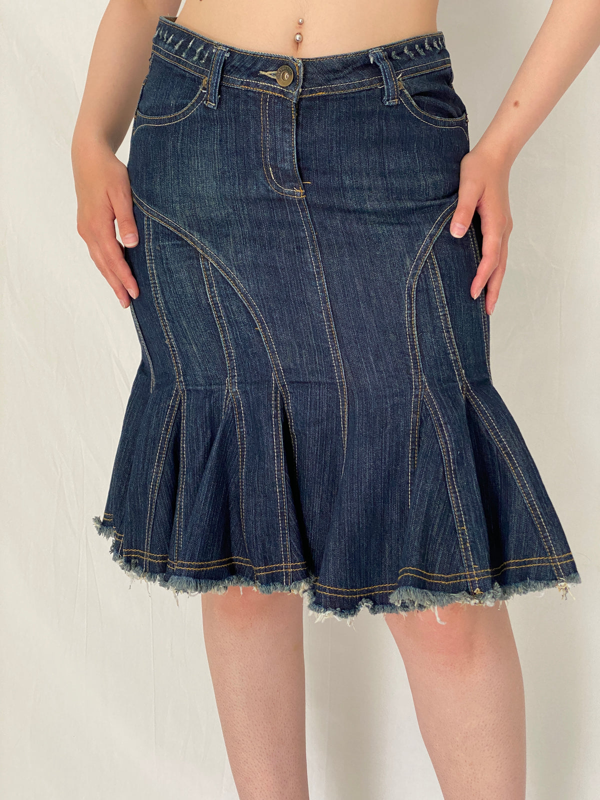 Y2K Jennyfer Dark Wash Ruffle Hem Denim Low Rise Flared Midi Skirt – S Y2K Jennyfer Dark Wash Ruffle Hem Denim Low Rise Flared Midi Skirt – S