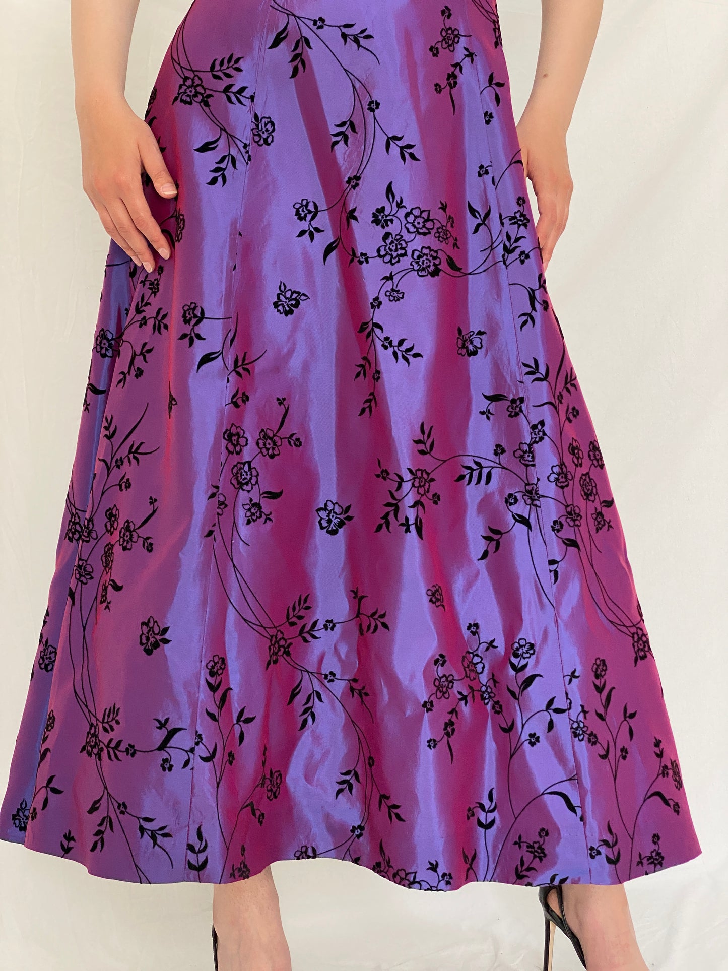 Y2K Murek Fashion Purple Satin Velvet Floral Detailing Maxi Prom Dress – M