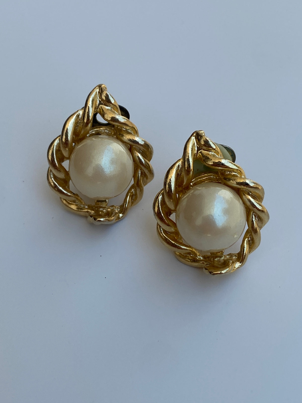 Vintage Gold Tone Faux Pearl Rope Wreath Classic Clip-On Earrings Vintage Gold Tone Faux Pearl Rope Wreath Classic Clip-On Earrings