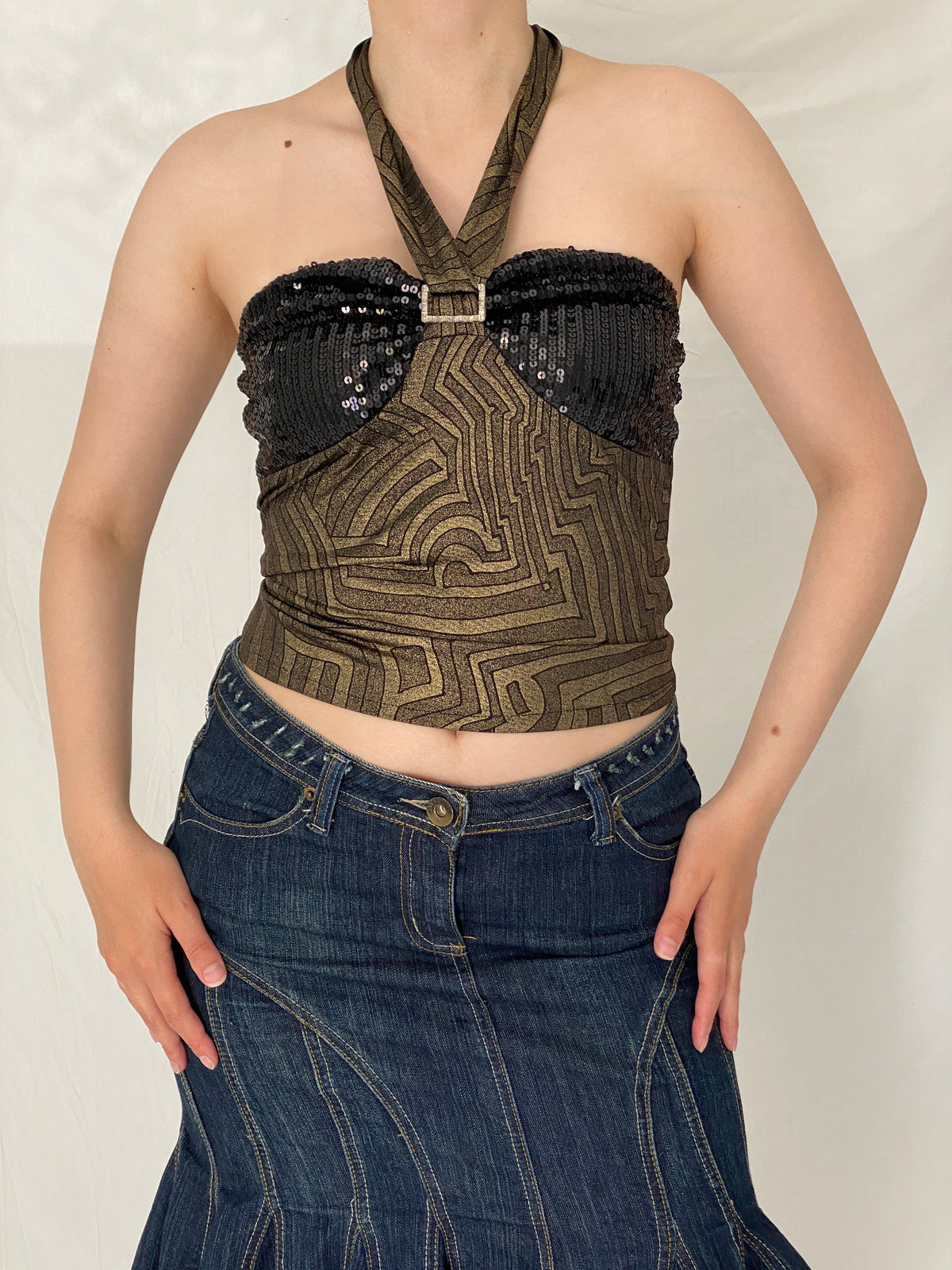 Y2K Black & Gold Sequin Halter Party Top Shimmery Metallic Clubwear Top – S Y2K Black & Gold Sequin Halter Party Top Shimmery Metallic Clubwear Top – S