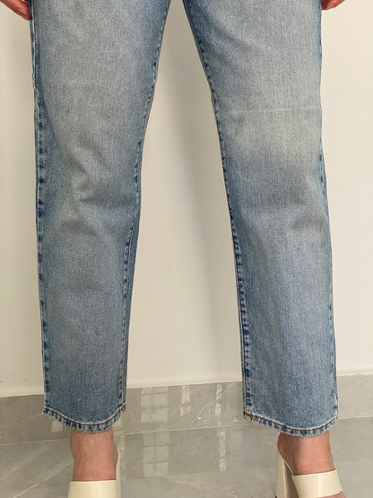 Vintage 90s Calvin Klein Light Wash High-Waisted Straight Leg Jeans – 40EUR