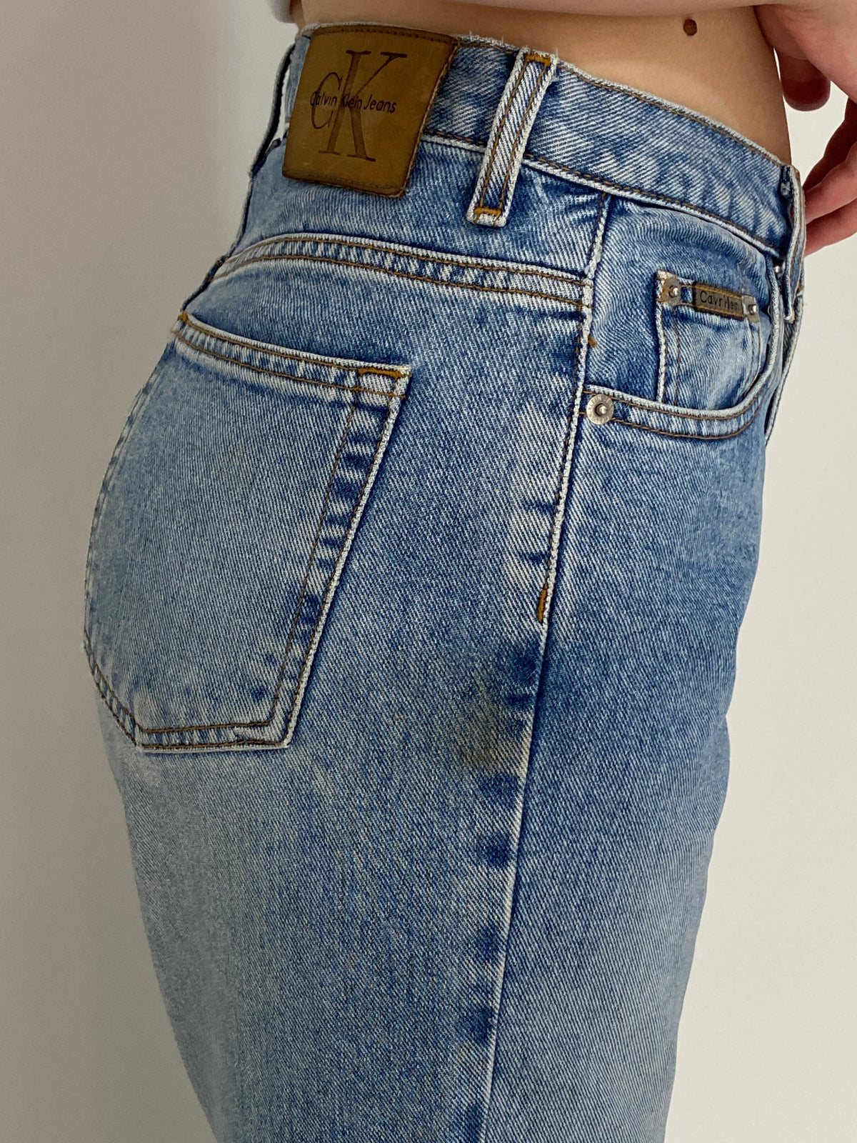 Vintage 90s Calvin Klein Light Wash High-Waisted Straight Leg Jeans – 40EUR