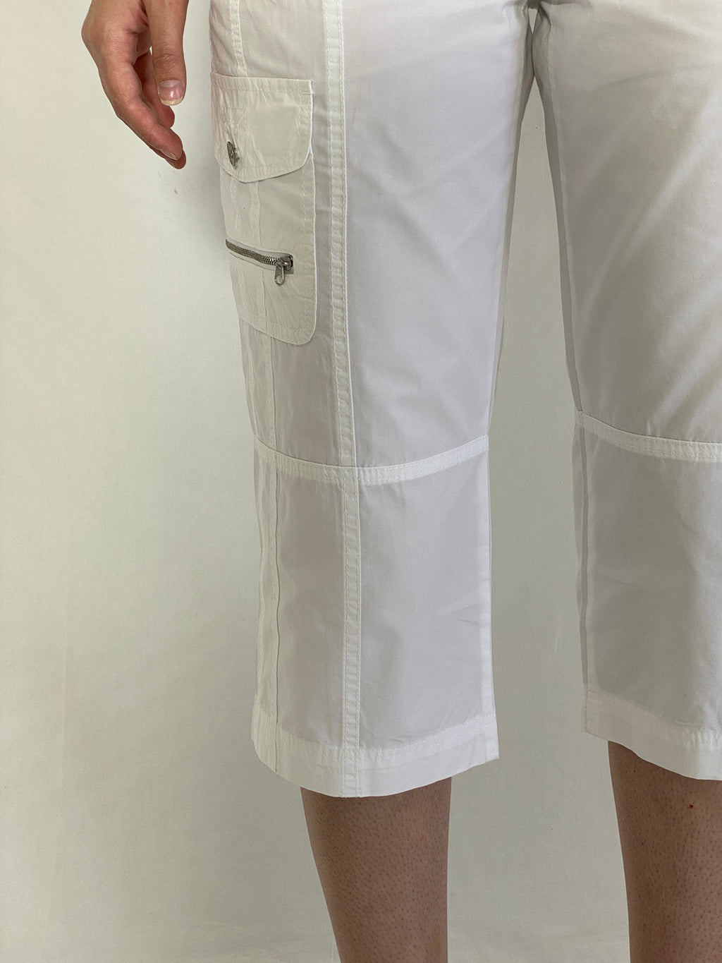 Y2K Essentials White Capri Cargo Cotton Pants Women’s Mid-Rise Cropped Utility Trousers - M