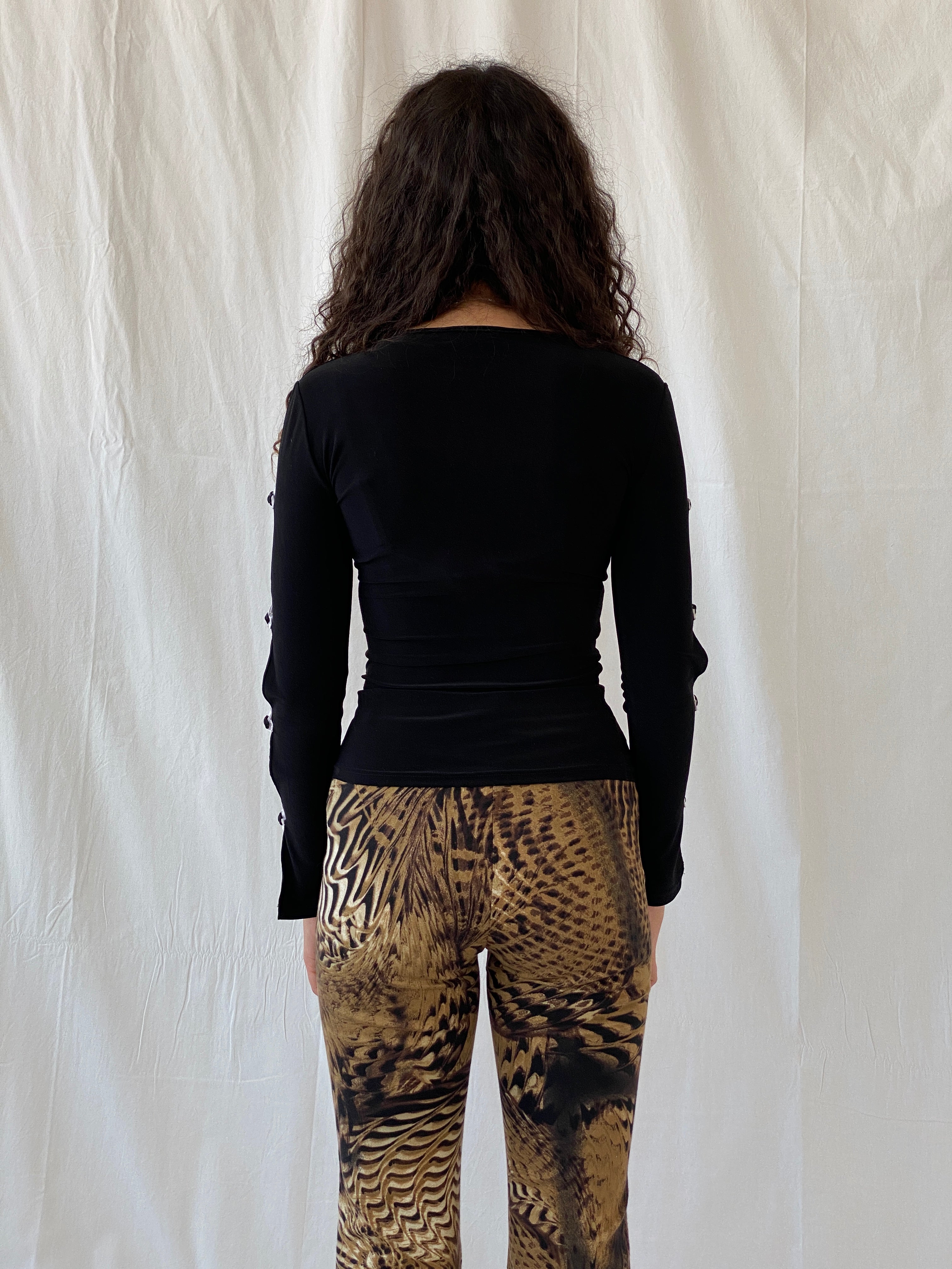 بلوزة أنستازيا رومانسية كلاسيكية من عام 2000 بأكمام مقصوصة وتفاصيل زهور - مقاس صغير