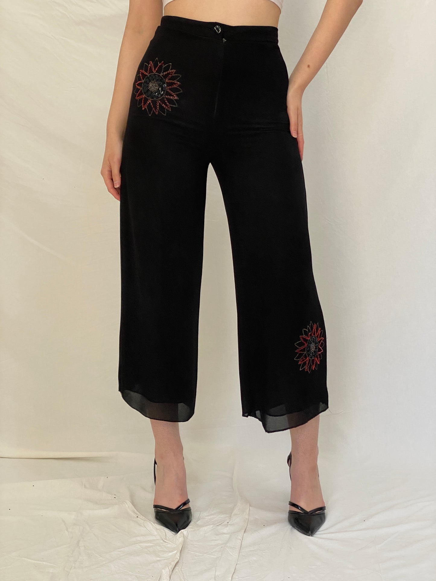 Vintage Black Embroidered Cropped Wide-Leg Floral Motif Pants - M