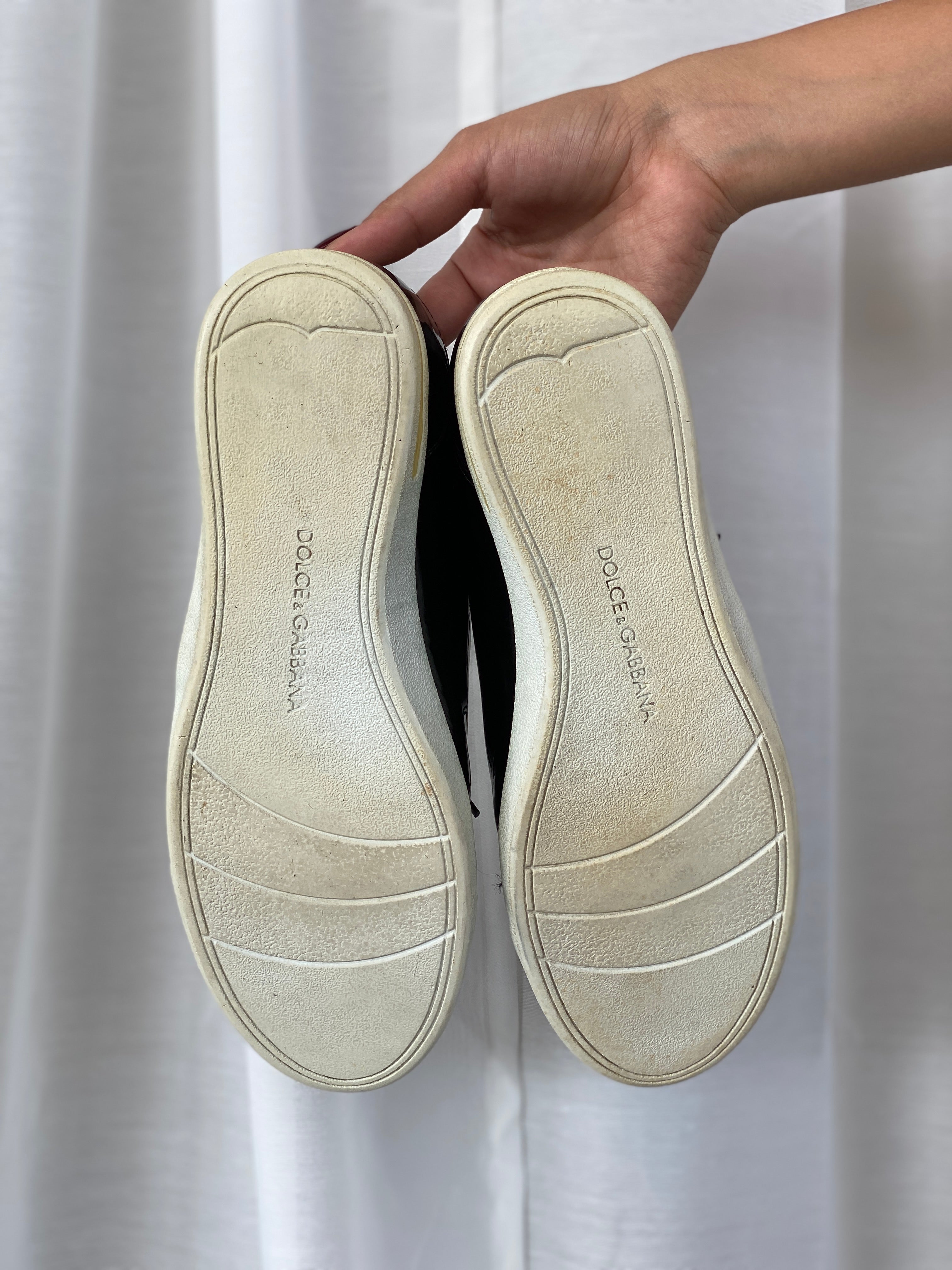 حذاء سنيكرز دولتشي آند غابانا أسود من الجلد منخفض الرقبة CO0316 - 38EUR