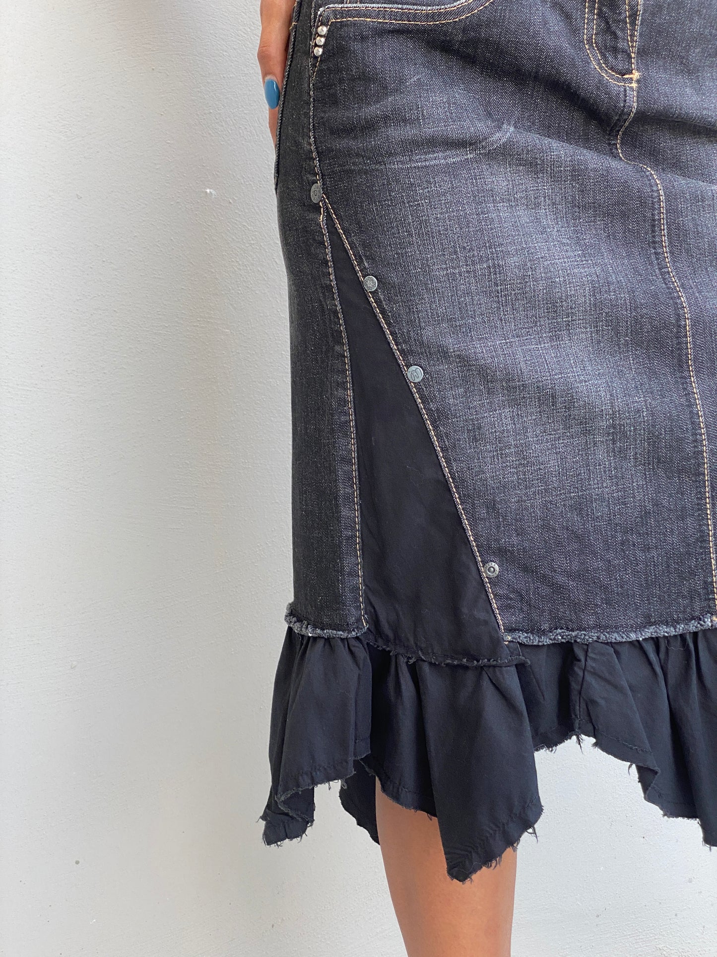 Y2K Mexx Dark Wash Denim Ruffle Midi Skirt Whimsigoth Hem – XS
