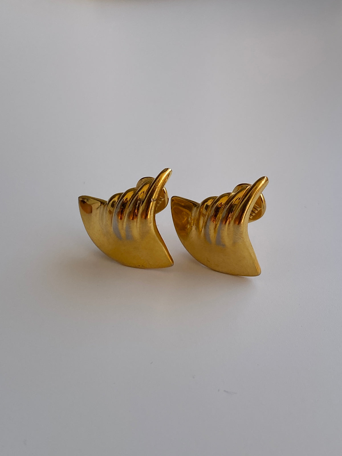 Vintage Monet Gold-Tone Sculptural Clip-On Earrings Vintage Monet Gold-Tone Sculptural Clip-On Earrings