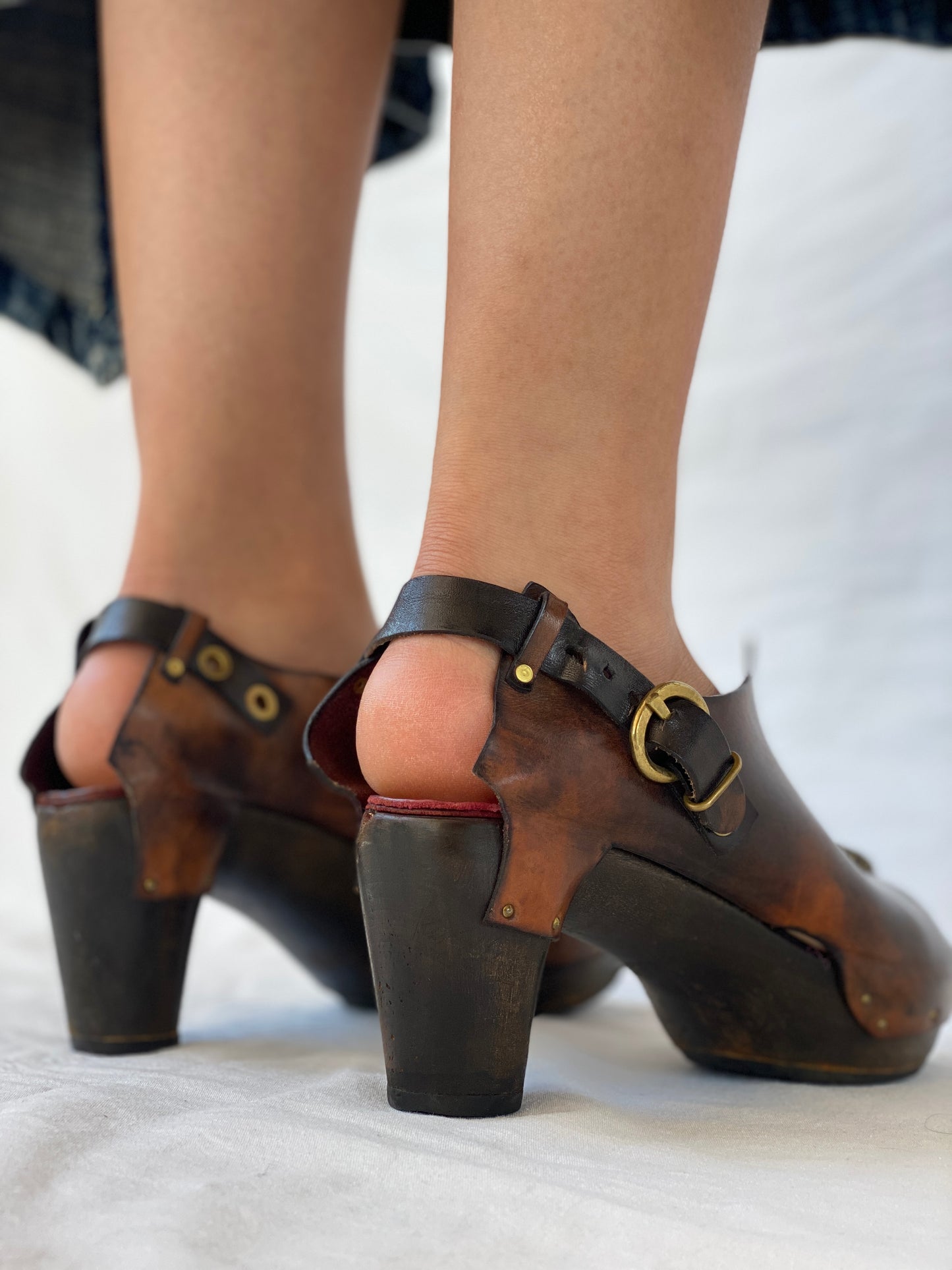 Statement Vintage Muňoz Vrandecic Mapuche Wood Platform Brown Leather Clogs