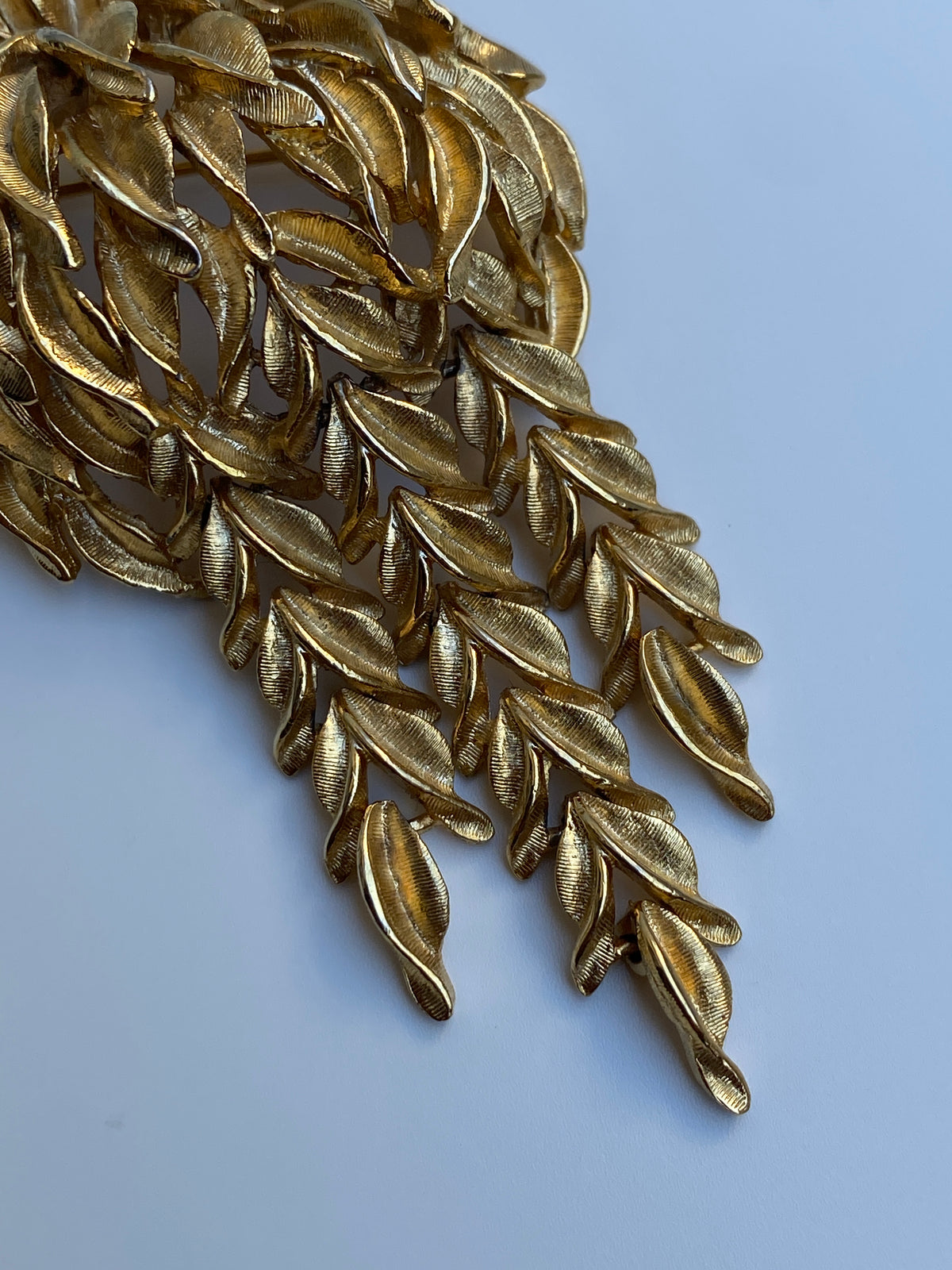 Vintage Gold Articulated Cascading Leaf Dangling Branches Brooch Vintage Gold Articulated Cascading Leaf Dangling Branches Brooch