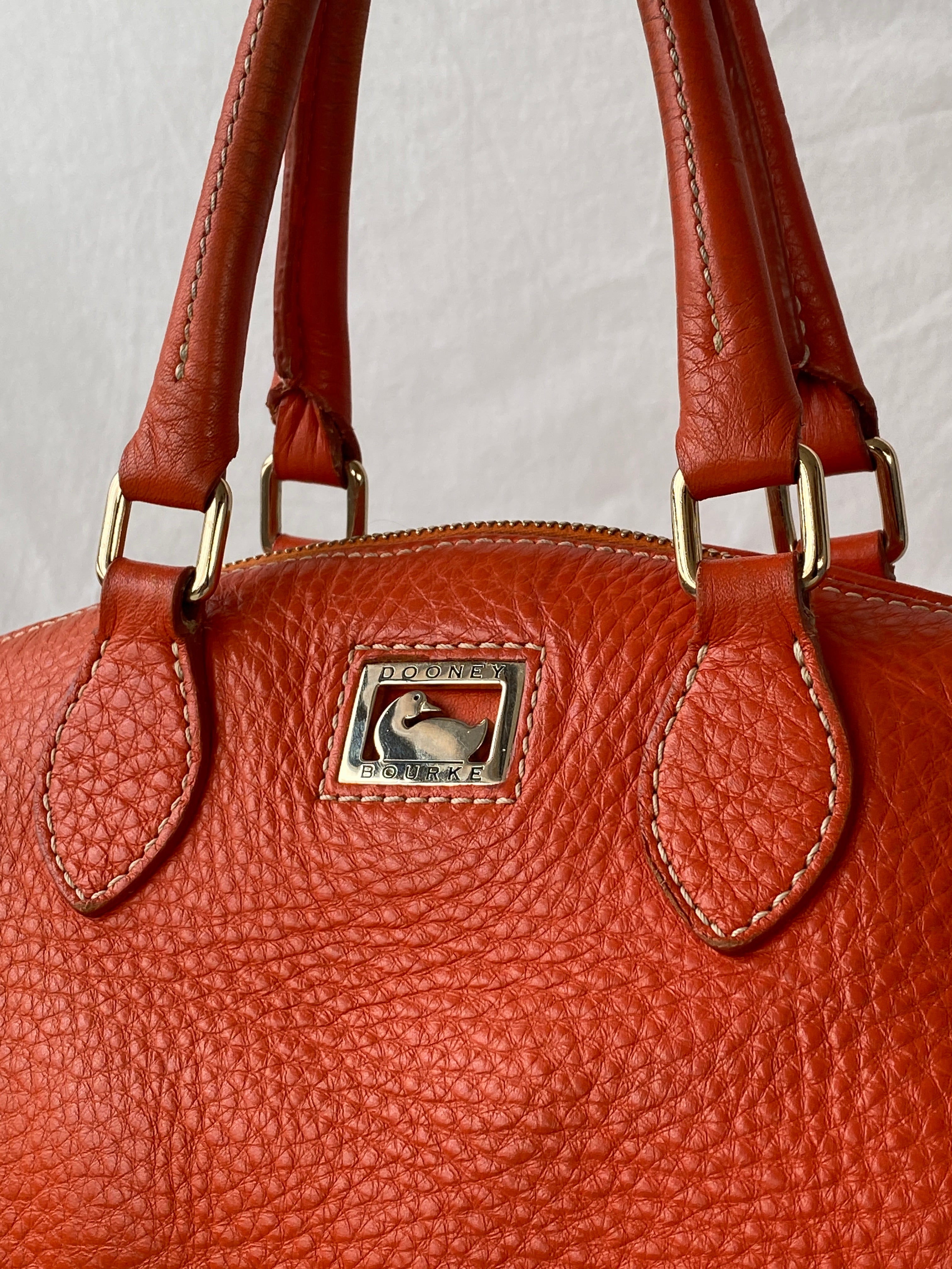 حقيبة يد ديلين برتقالية جريئة من دوني آند بورك