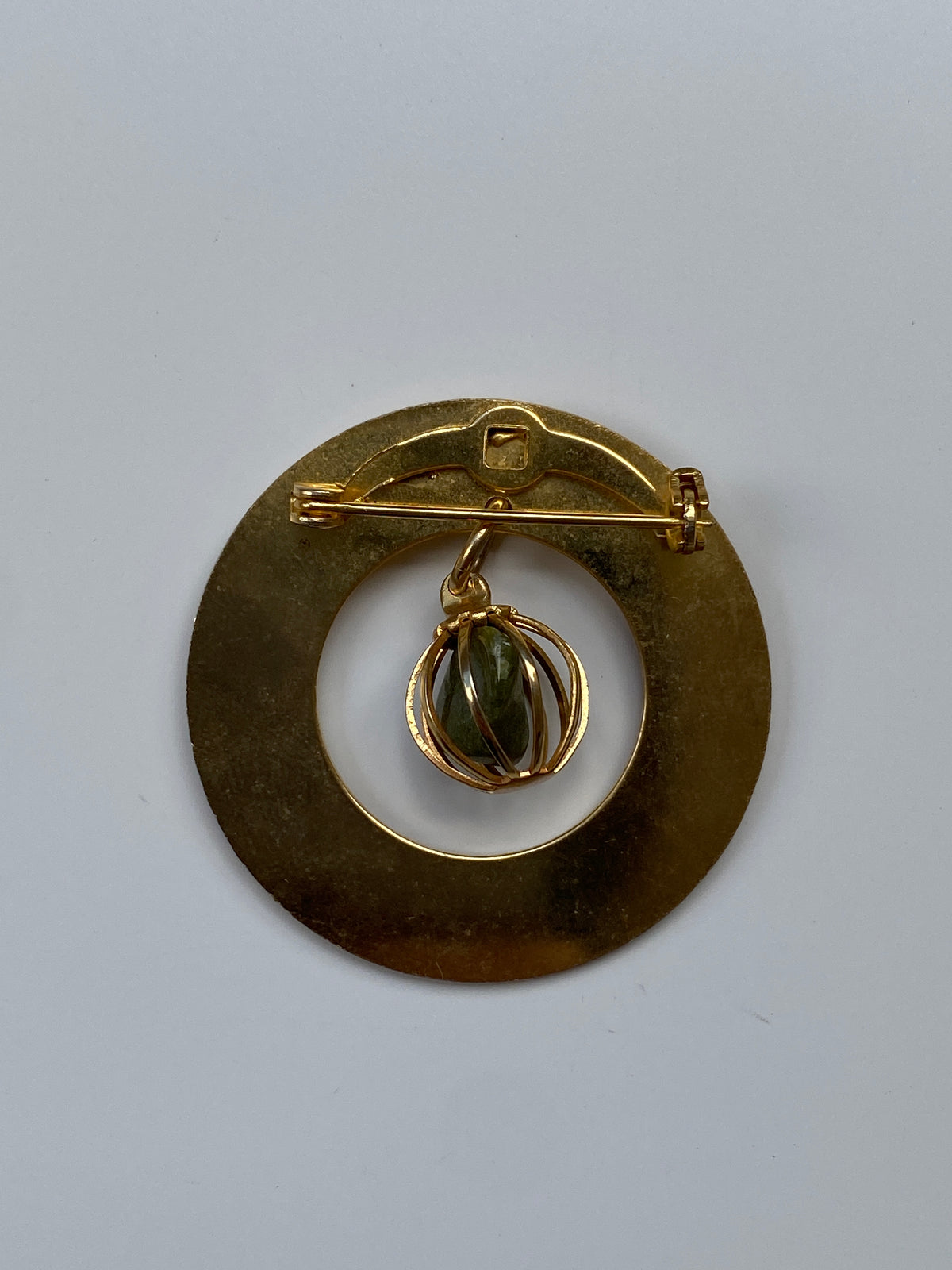 Vintage Gold Tone Geometric Brooch with Wire Wrapped Green Stone – Modernist Statement Pin Vintage Gold Tone Geometric Brooch with Wire Wrapped Green Stone – Modernist Statement Pin