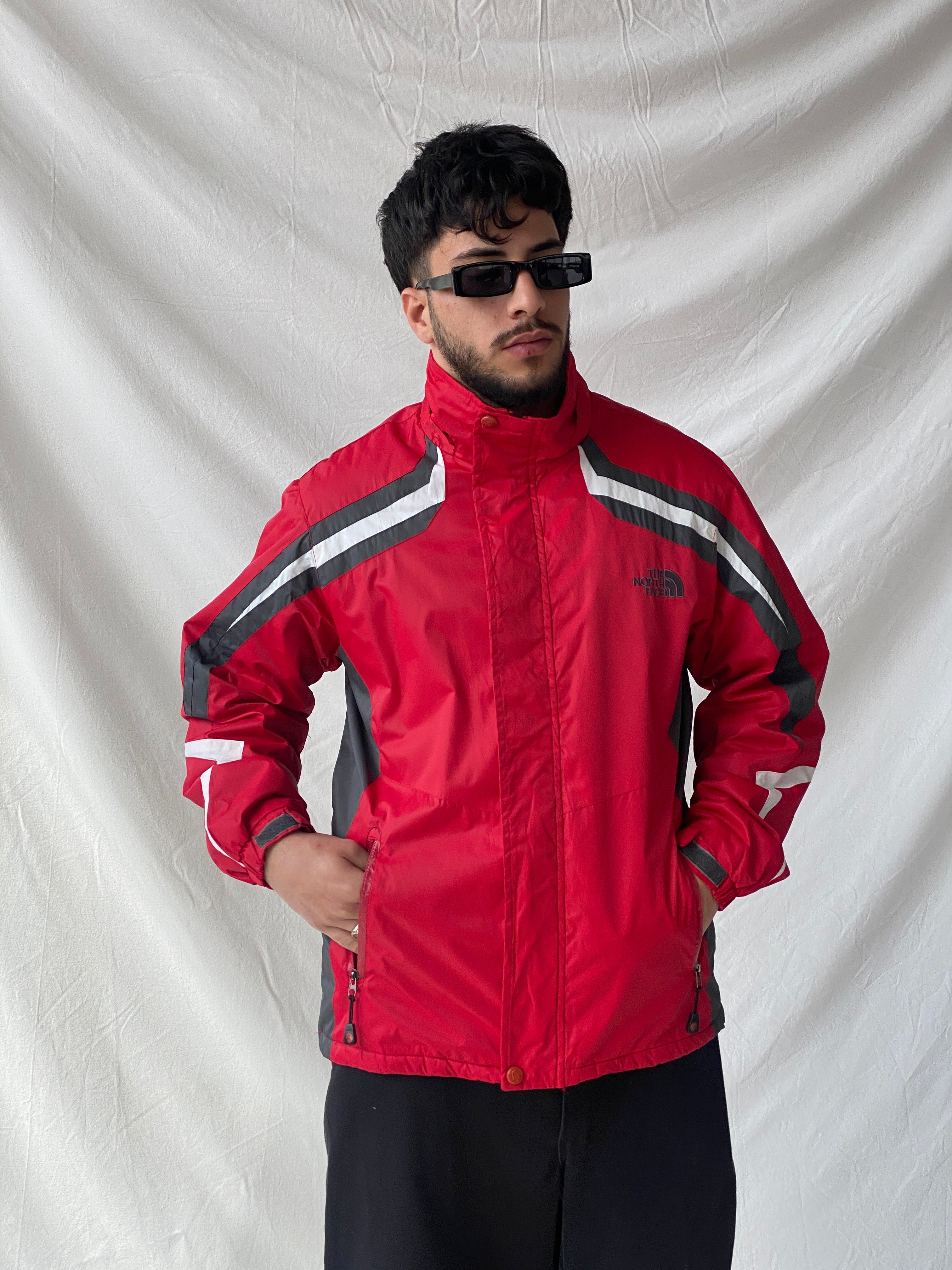 جاكيت رجالي من سلسلة Summit Series باللونين الأحمر والرمادي من The North Face 00s - مقاس XL