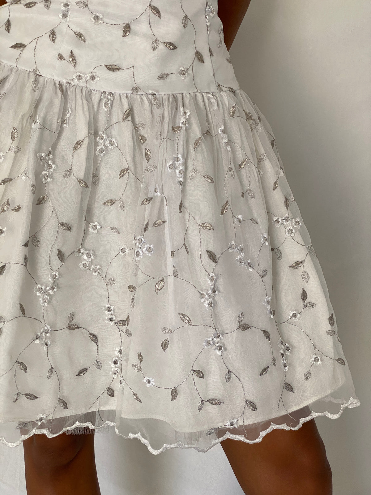 Vintage 90s Jessica McClintock for Gunne Sax White Silver Embroidered Strapless Fit & Flare Dress - S Vintage 90s Jessica McClintock for Gunne Sax White Silver Embroidered Strapless Fit & Flare Dress - S