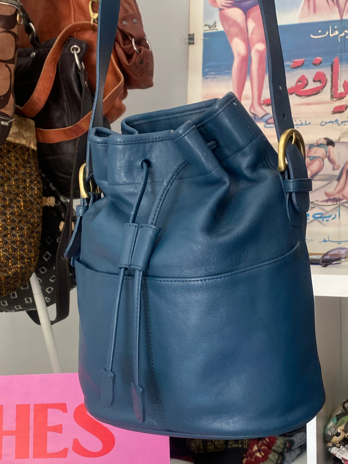 Vintage 1995 Coach Thompson 4151 Navy Blue Glovetanned Leather Drawstring Bucket Shoulder Bag Vintage 1995 Coach Thompson 4151 Navy Blue Glovetanned Leather Drawstring Bucket Shoulder Bag
