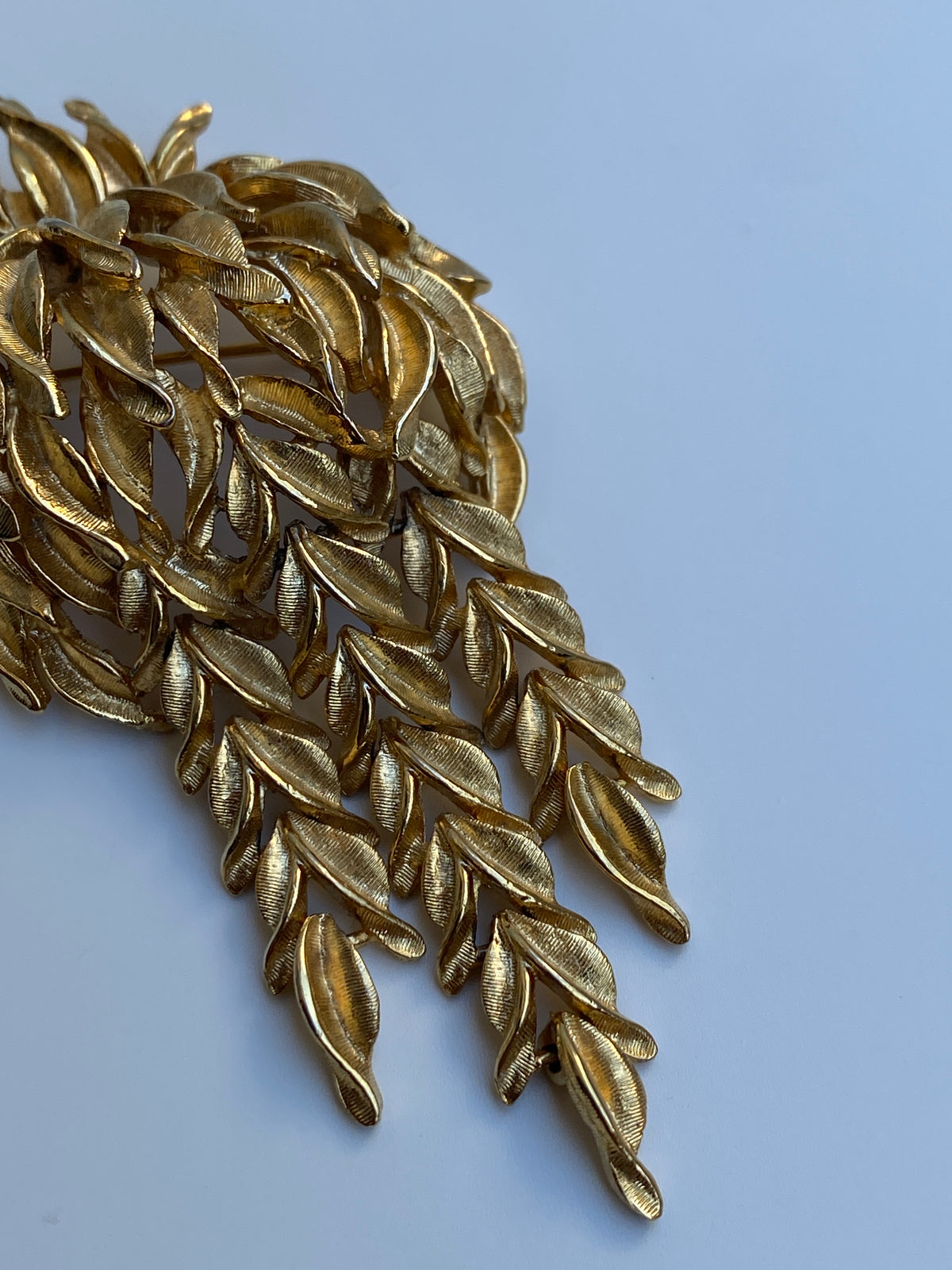 Vintage Gold Articulated Cascading Leaf Dangling Branches Brooch Vintage Gold Articulated Cascading Leaf Dangling Branches Brooch