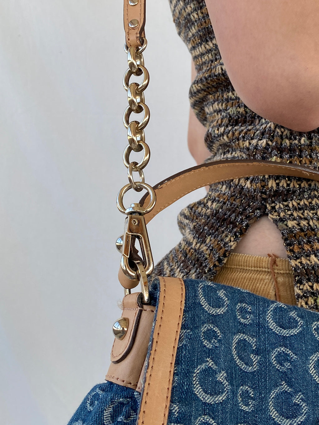 حقيبة كتف نادرة من قماش الدنيم من جيس باي مارسيانو تعود إلى العقد الأول من القرن الحادي والعشرين