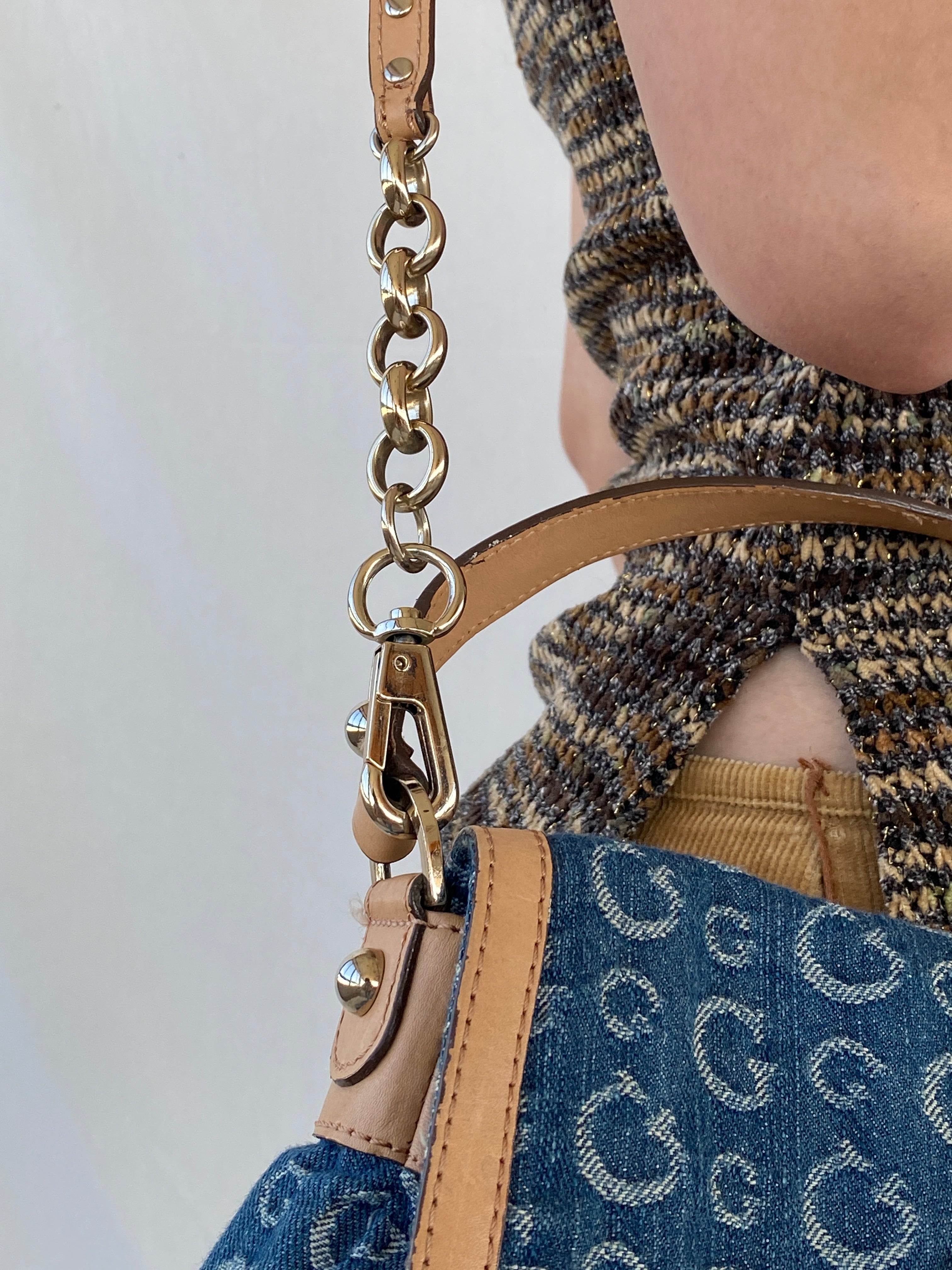 حقيبة كتف نادرة من قماش الدنيم من جيس باي مارسيانو تعود إلى العقد الأول من القرن الحادي والعشرين