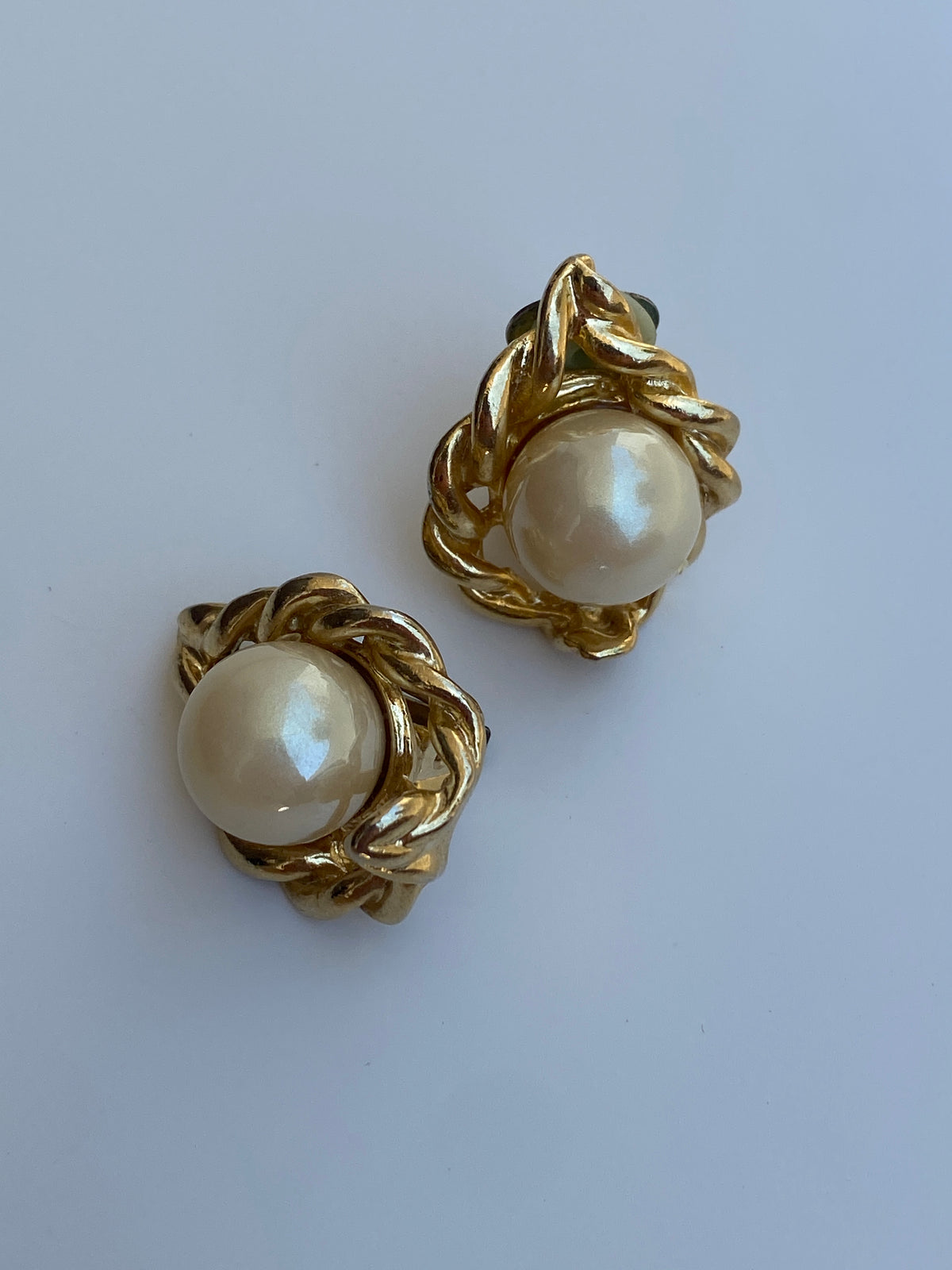 Vintage Gold Tone Faux Pearl Rope Wreath Classic Clip-On Earrings Vintage Gold Tone Faux Pearl Rope Wreath Classic Clip-On Earrings
