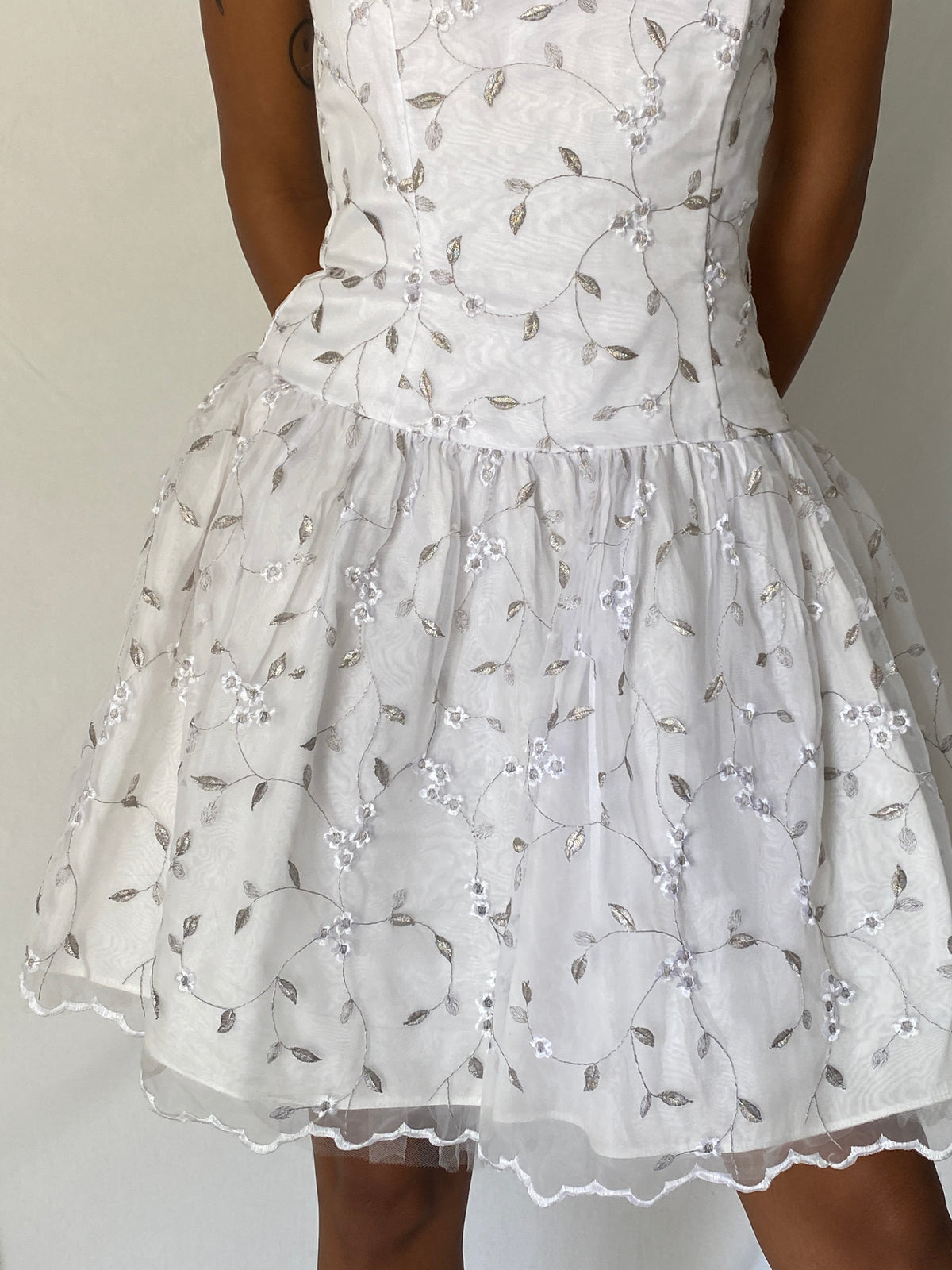 Vintage 90s Jessica McClintock for Gunne Sax White Silver Embroidered Strapless Fit & Flare Dress - S Vintage 90s Jessica McClintock for Gunne Sax White Silver Embroidered Strapless Fit & Flare Dress - S