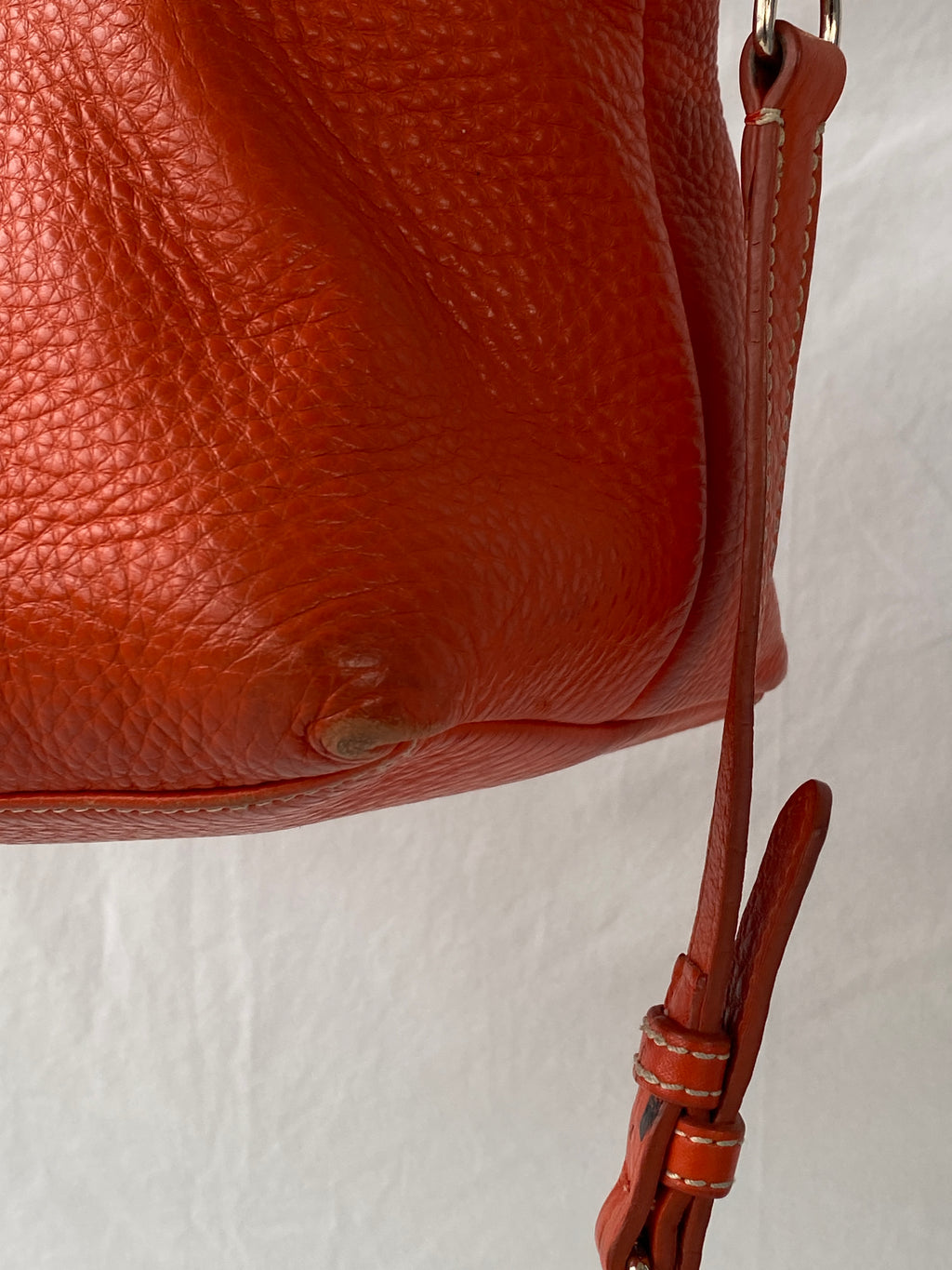 حقيبة يد ديلين برتقالية جريئة من دوني آند بورك