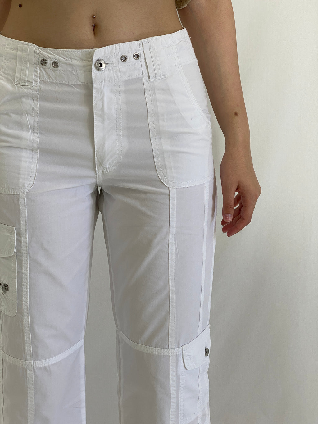 Y2K Essentials White Capri Cargo Cotton Pants Women’s Mid-Rise Cropped Utility Trousers - M