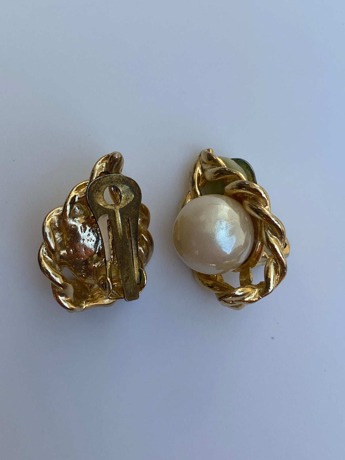 Vintage Gold Tone Faux Pearl Rope Wreath Classic Clip-On Earrings Vintage Gold Tone Faux Pearl Rope Wreath Classic Clip-On Earrings