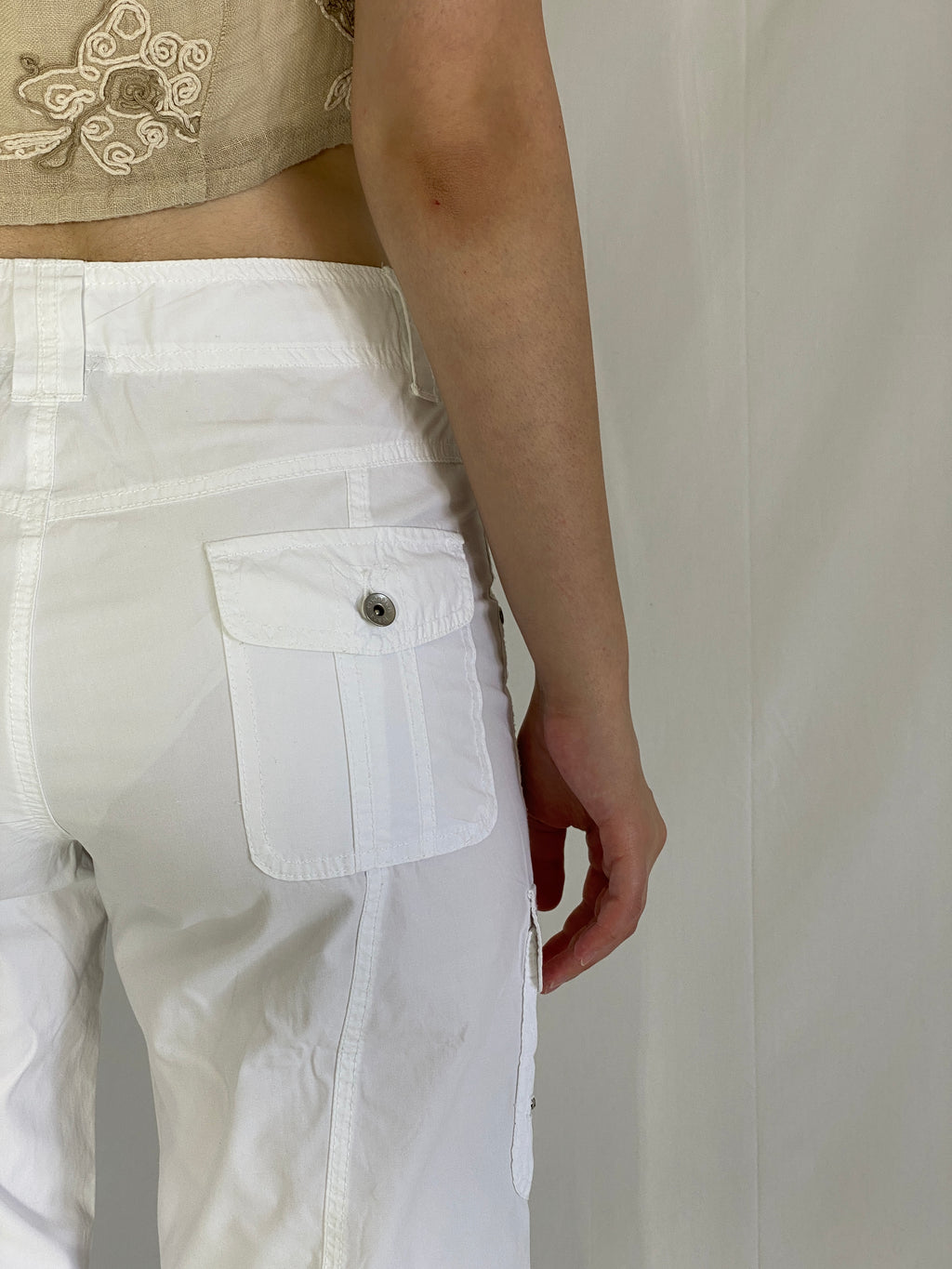 Y2K Essentials White Capri Cargo Cotton Pants Women’s Mid-Rise Cropped Utility Trousers - M
