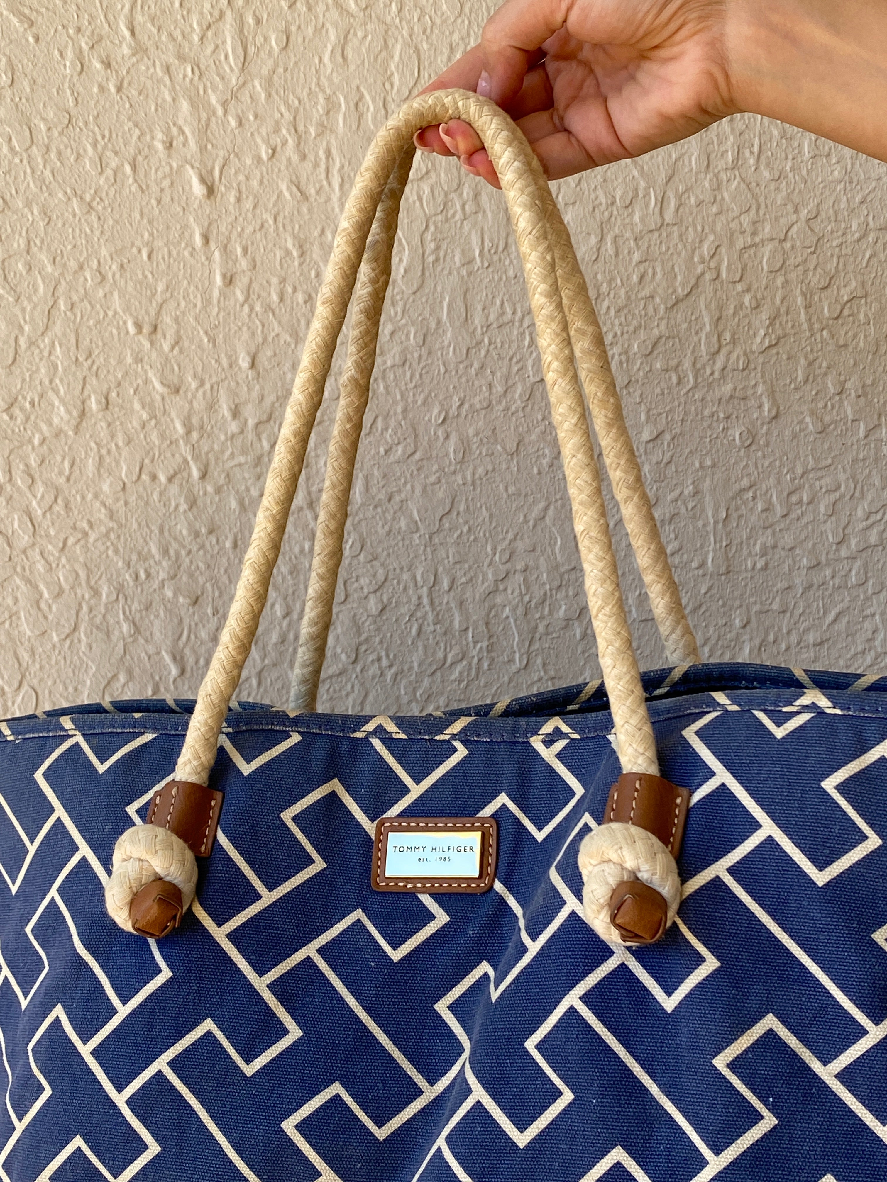 Tommy Hilfiger Blue White Signature Logo Fabric Rope Handle Beach Shoulder Tote Bag