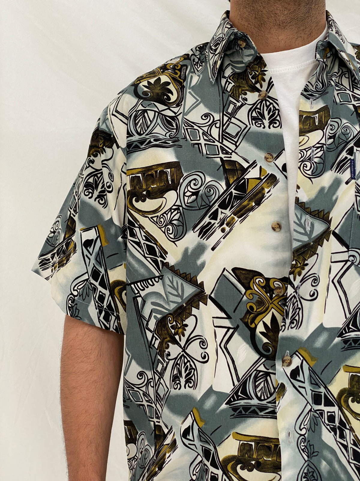 Vintage Valentine Italy Style Abstract Printed Short Sleeve Shirt – M Vintage Valentine Italy Style Abstract Printed Short Sleeve Shirt – M