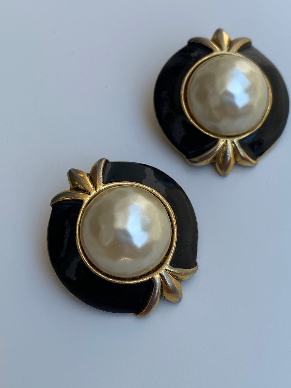 Vintage 1980s Black Enamel & Faux Pearl Clip-On Earrings Vintage 1980s Black Enamel & Faux Pearl Clip-On Earrings