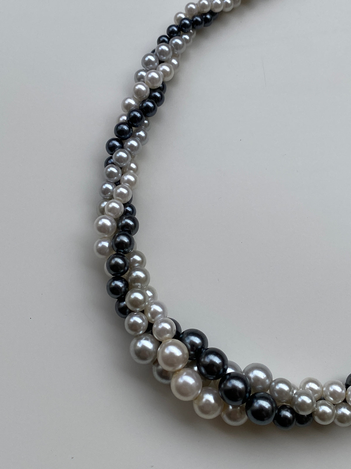 Vintage Faux Pearl Double Strand Necklace Black & White Elegant Classic Choker Vintage Faux Pearl Double Strand Necklace Black & White Elegant Classic Choker