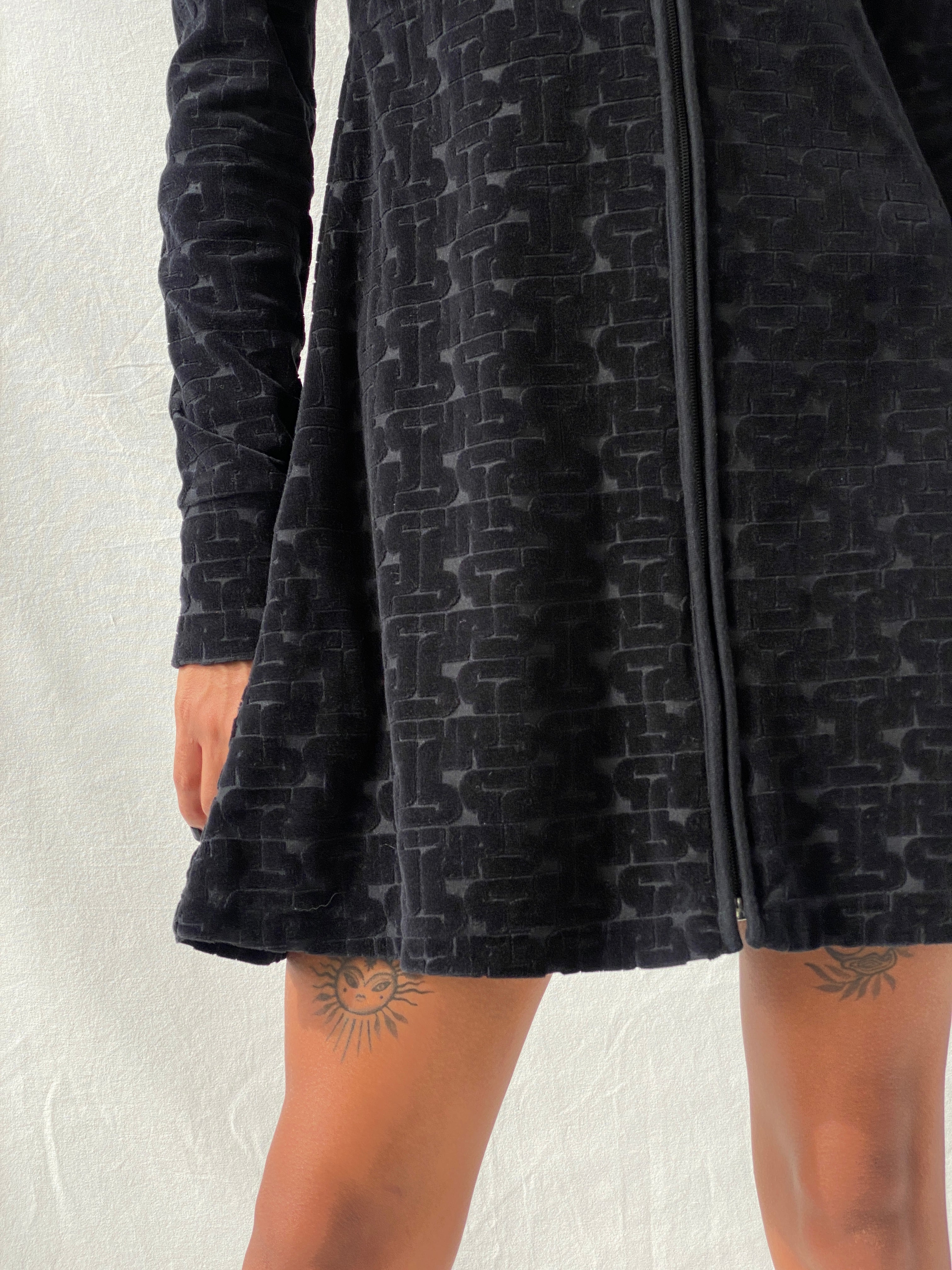 فستان كانا بيتش مونا أسود قصير من القطن بأكمام طويلة وسحاب - مقاس صغير