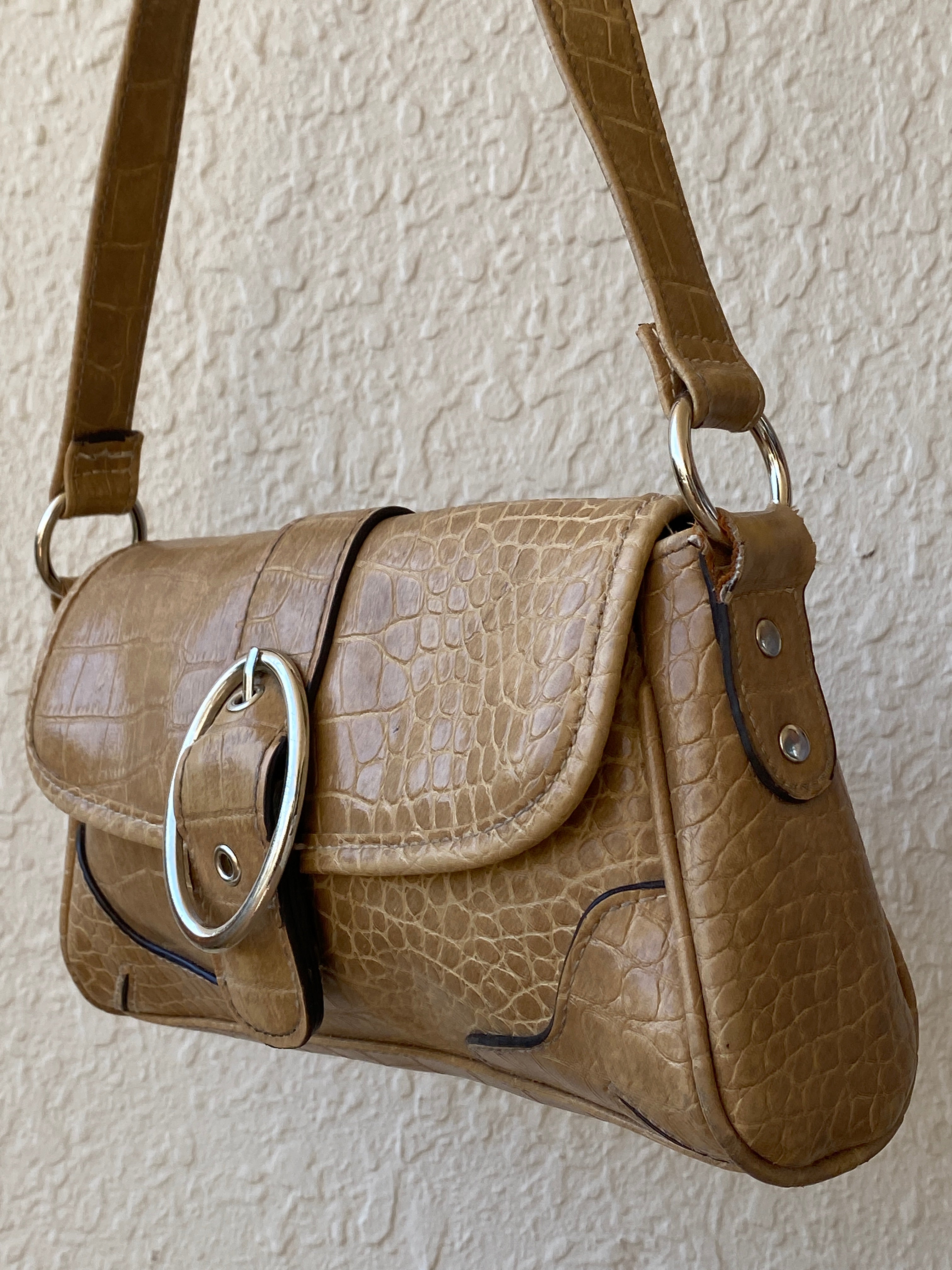 Vintage Beige Croc Embossed Shoulder Bag - Y2K Buckle Baguette Handbag