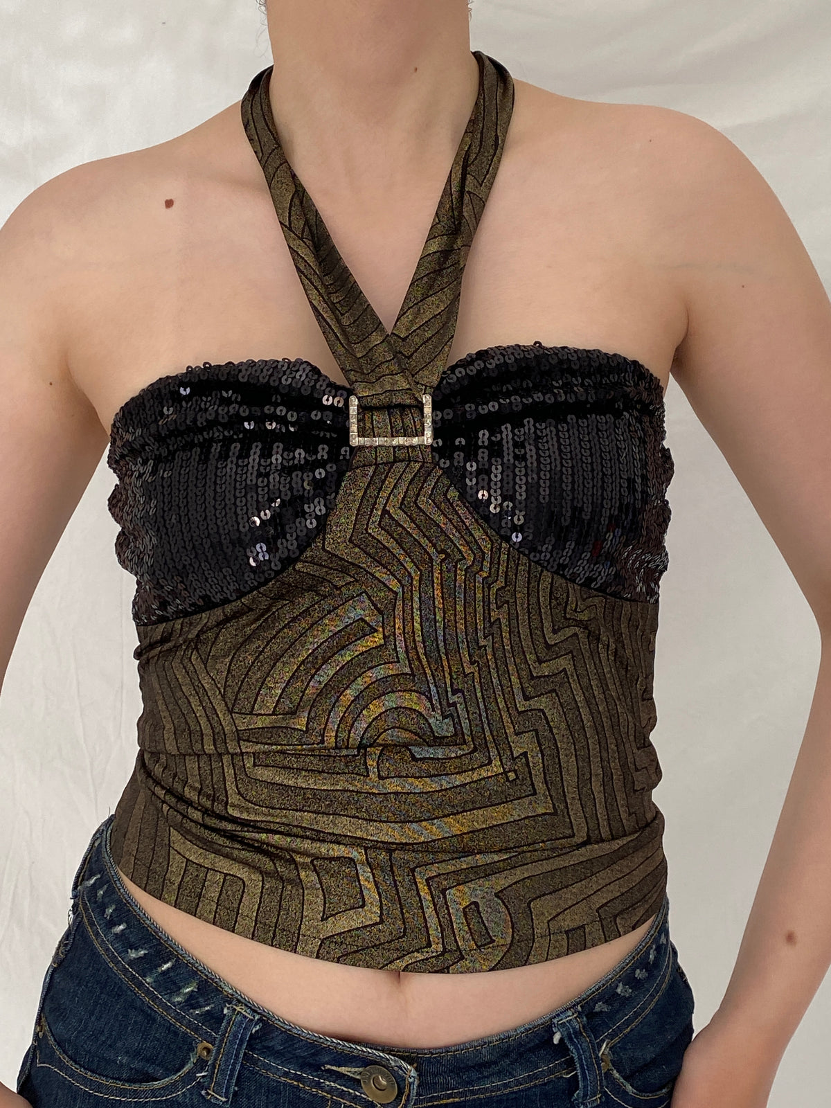 Y2K Black & Gold Sequin Halter Party Top Shimmery Metallic Clubwear Top – S Y2K Black & Gold Sequin Halter Party Top Shimmery Metallic Clubwear Top – S