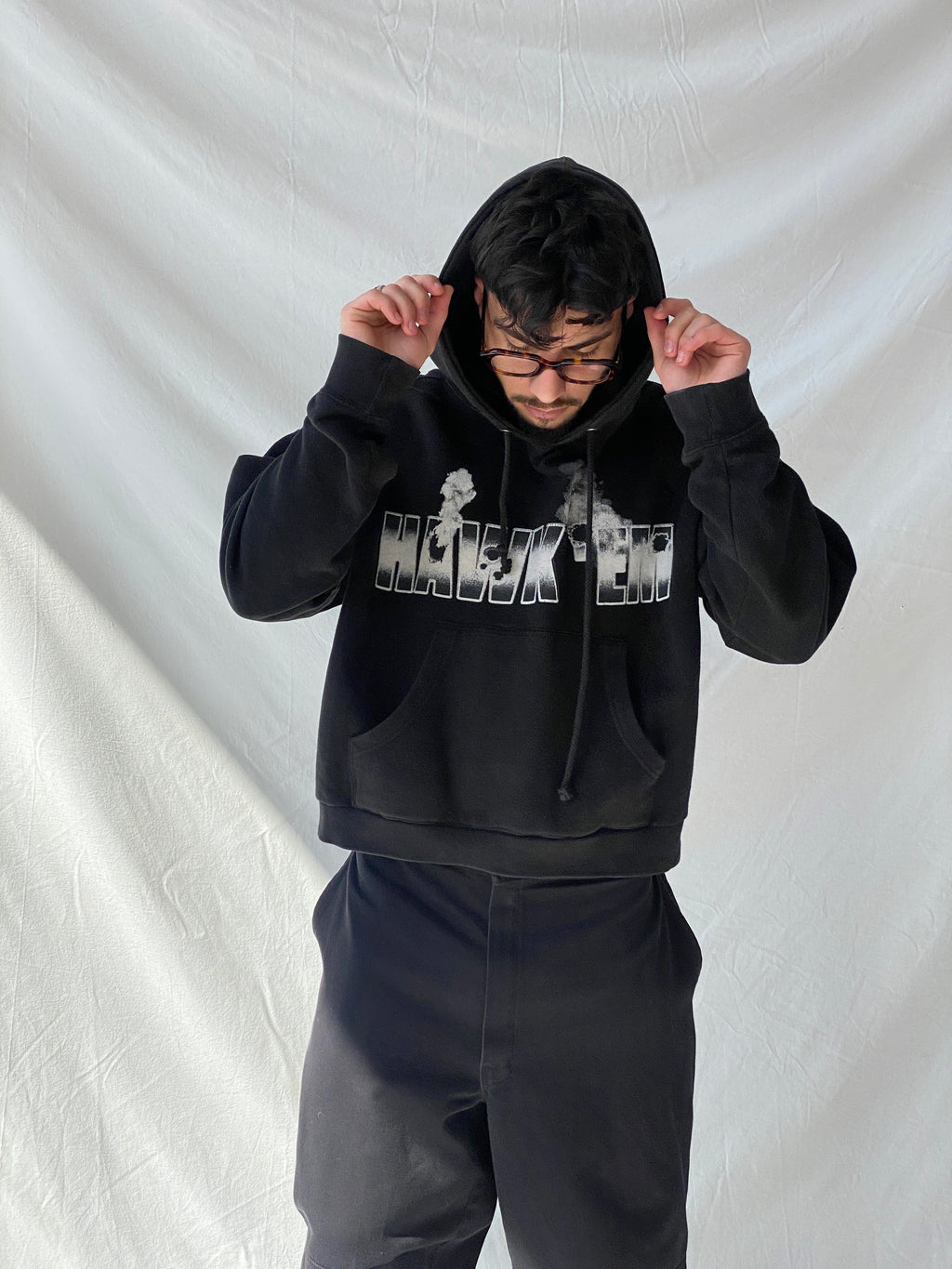 هودي رجالي أسود من VLONE X POP SMOKE "HAWK 'EM" "Meet The Woo 2" - مقاس XL