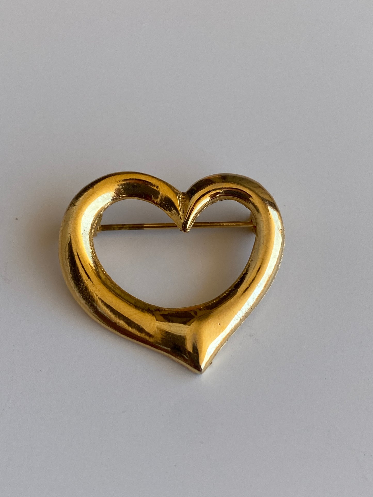 Vintage Minimalist Gold-Tone Open Heart Brooch