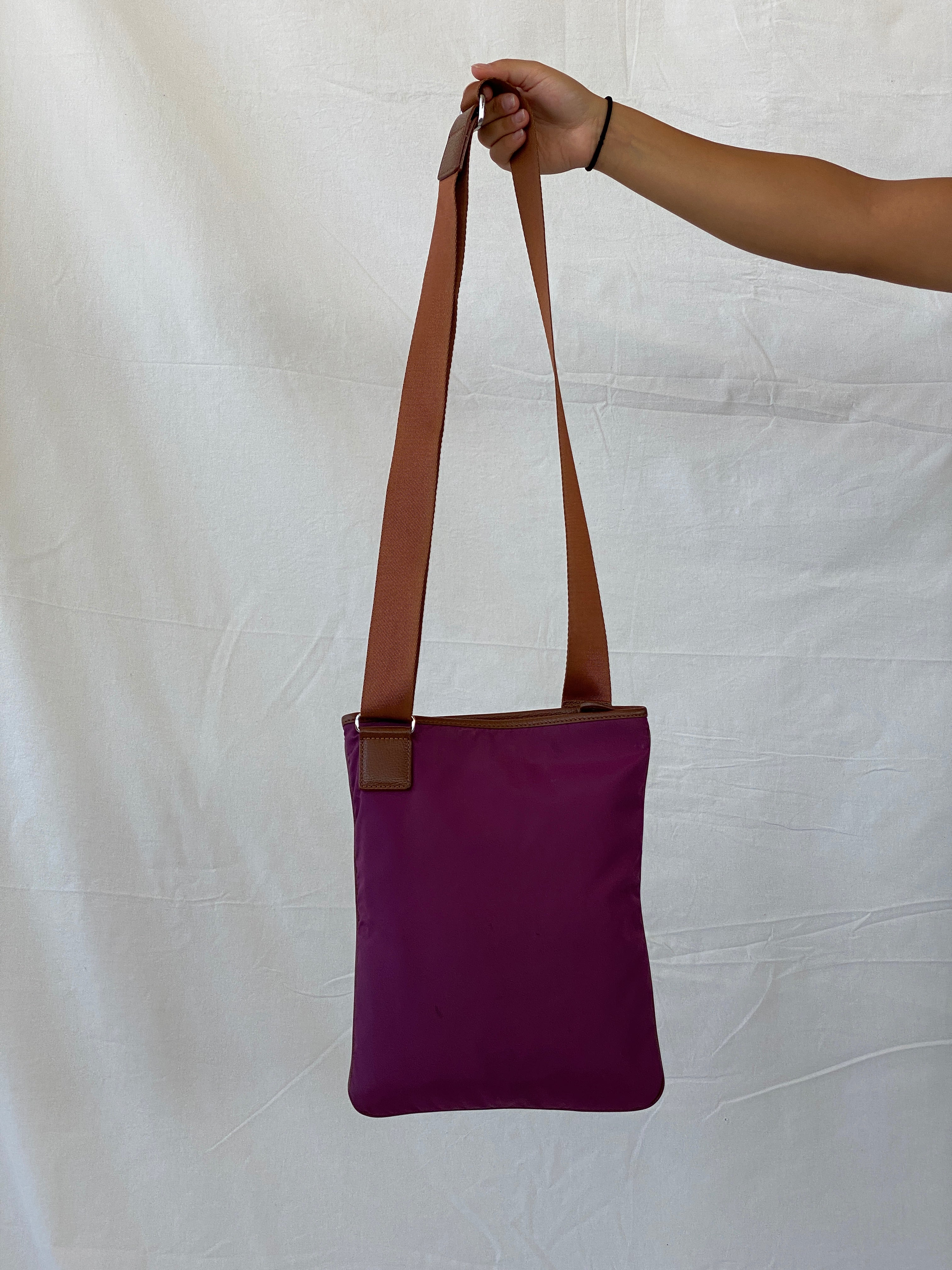 حقيبة أيجنر كروس بودي بنية اللون مع حزام من القماش